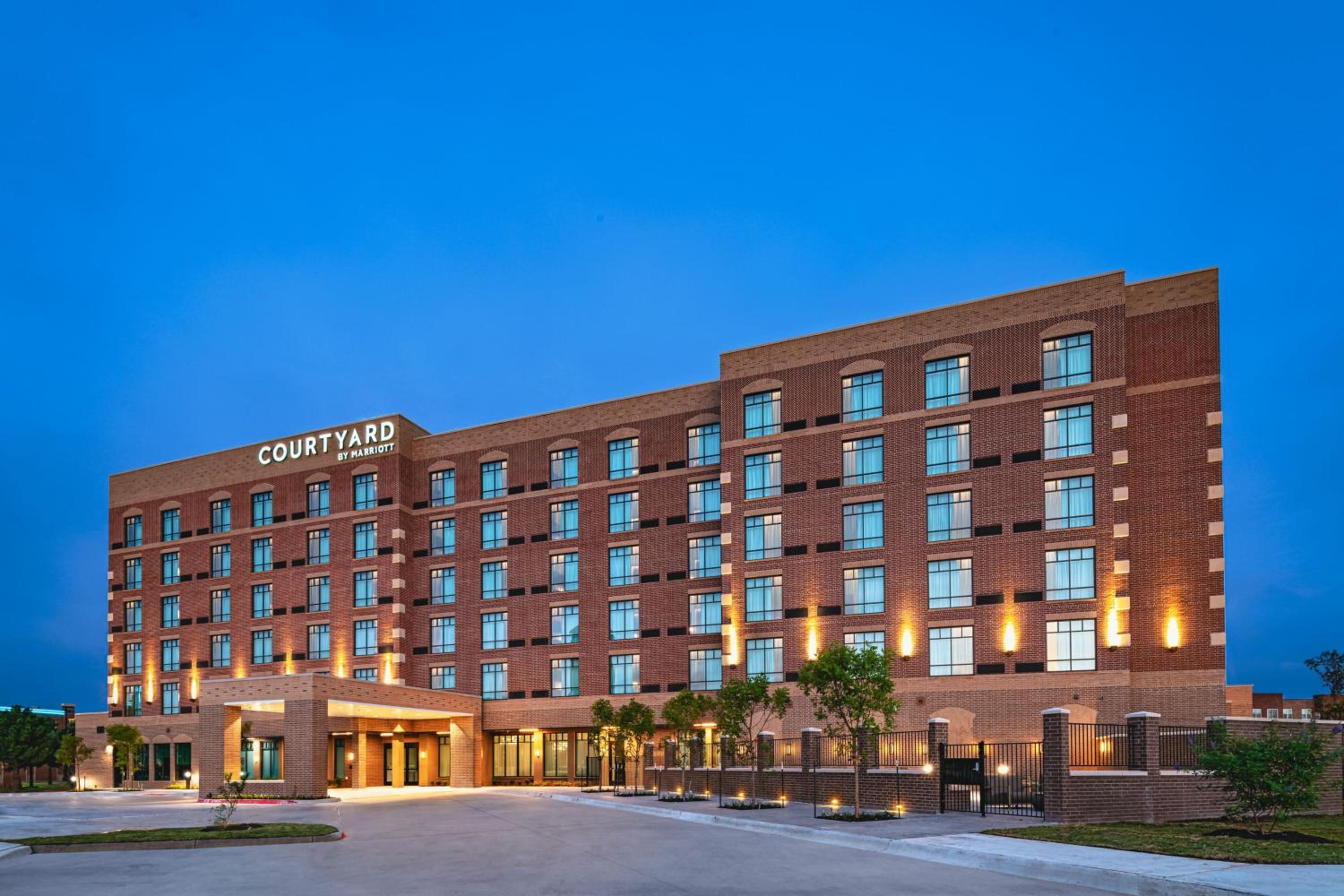 Hotel Courtyard by Marriott Dallas Frisco - Image 1