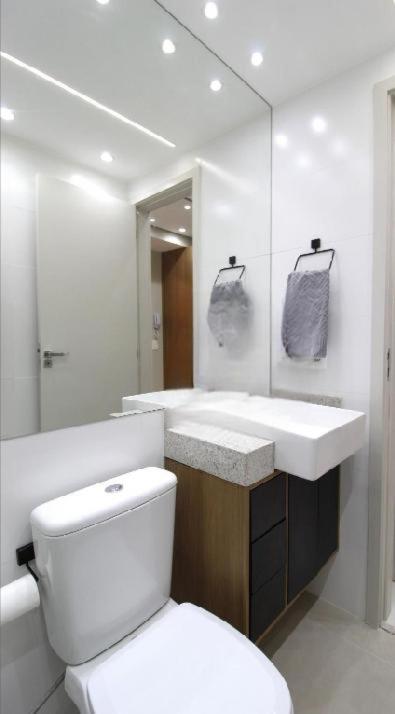 Apto 2 dorm prox Pq Ibirapuera