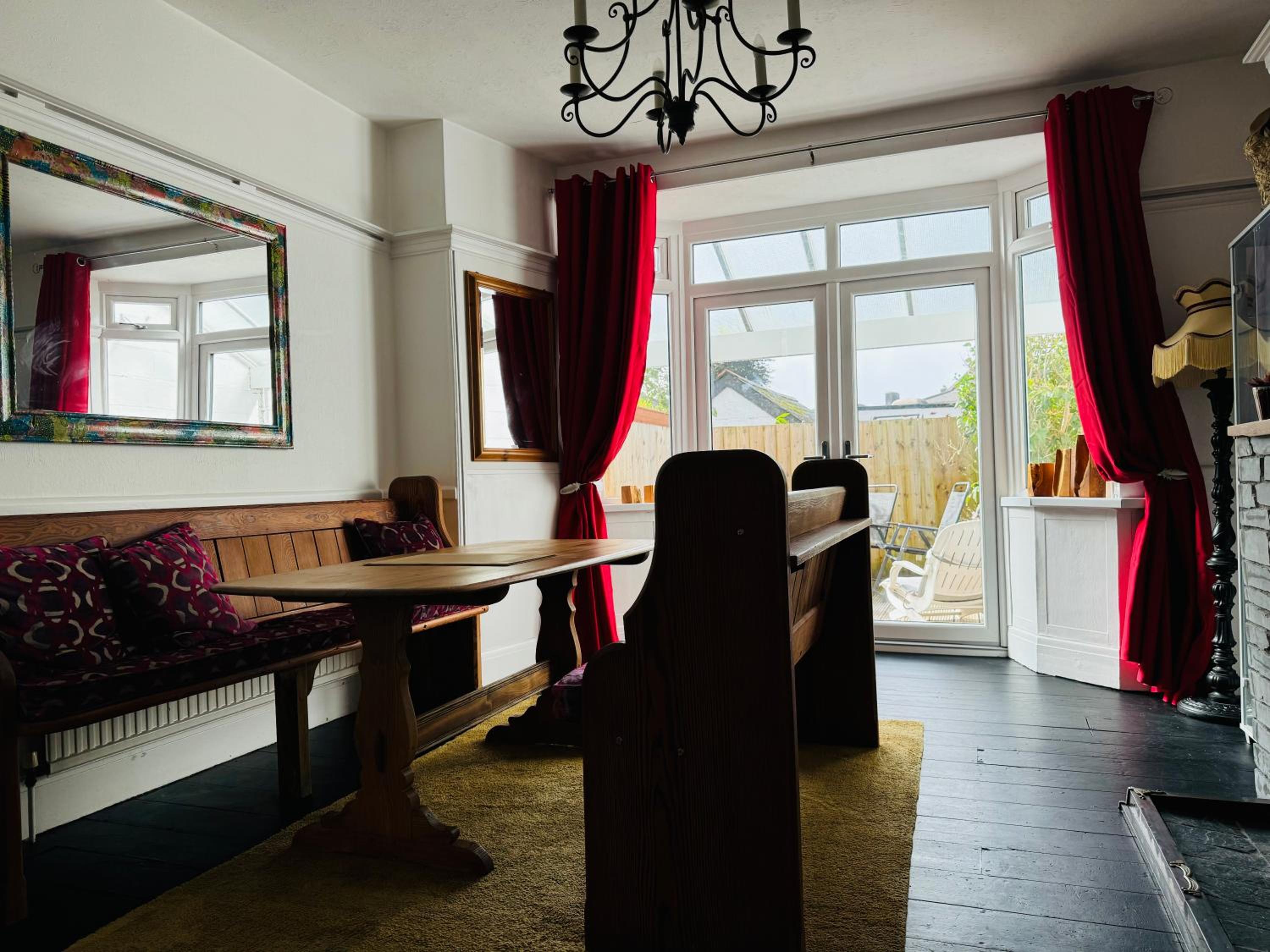 Central City Centre 3 bedroom home Private Parking view 4