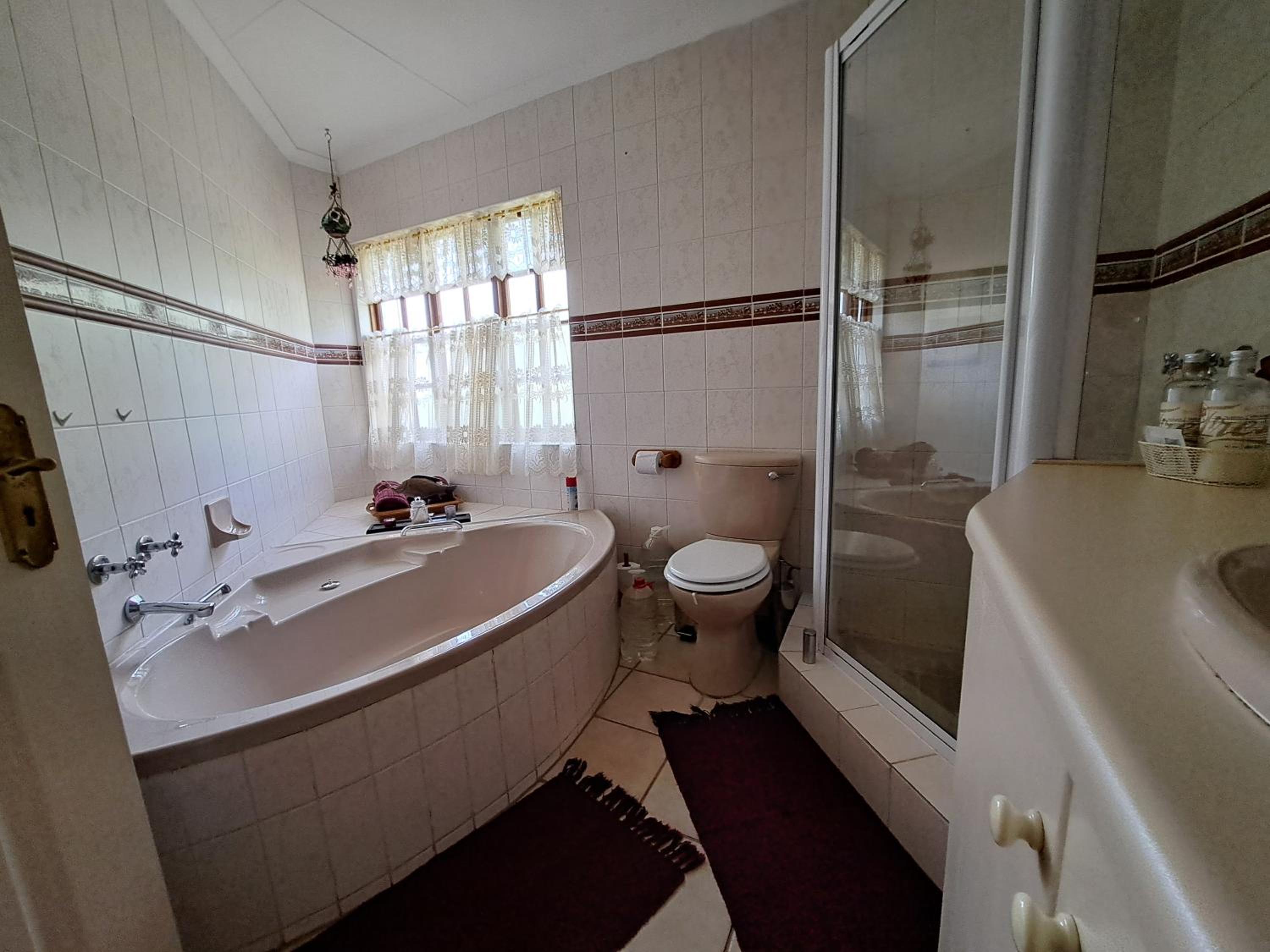 Clarens Mount Rose self-catering holiday house view 5