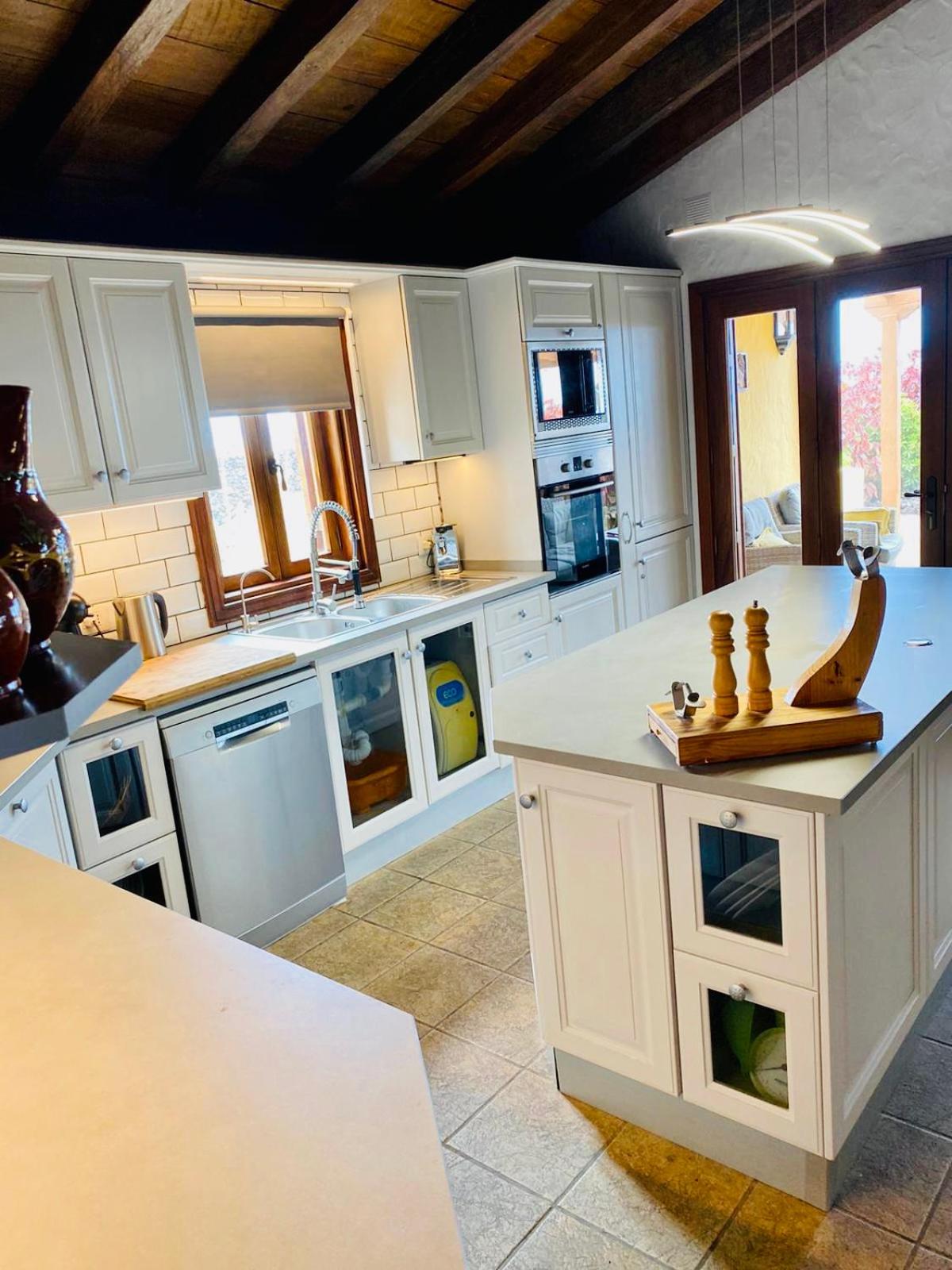 Large Heated Pool, Hot Tub, Bar, Games Room, Gym, 2 Caves, New Outdoor Kitchen view 3