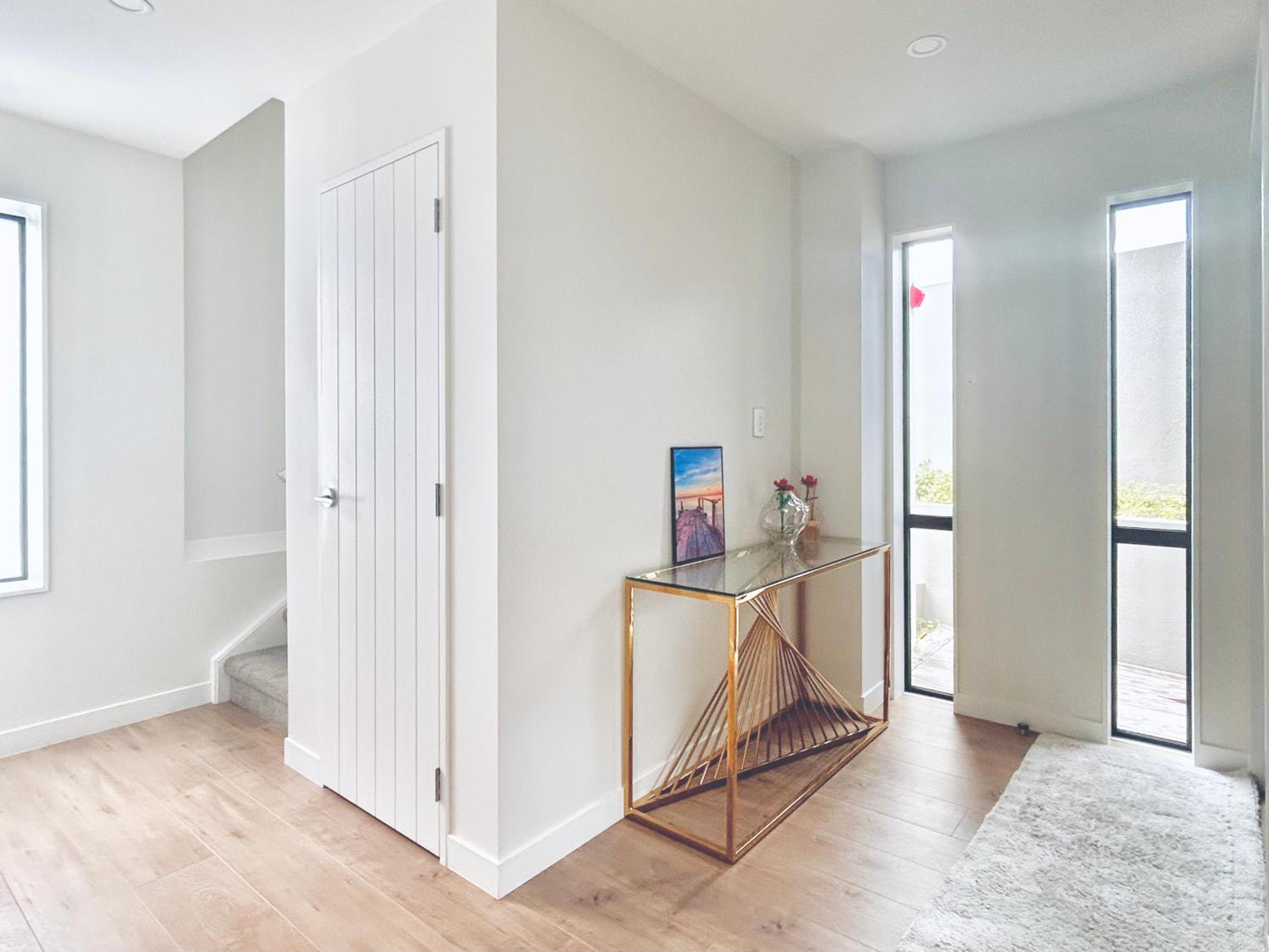 Nearly New 3bed Townhouse 3km to CBD view 2