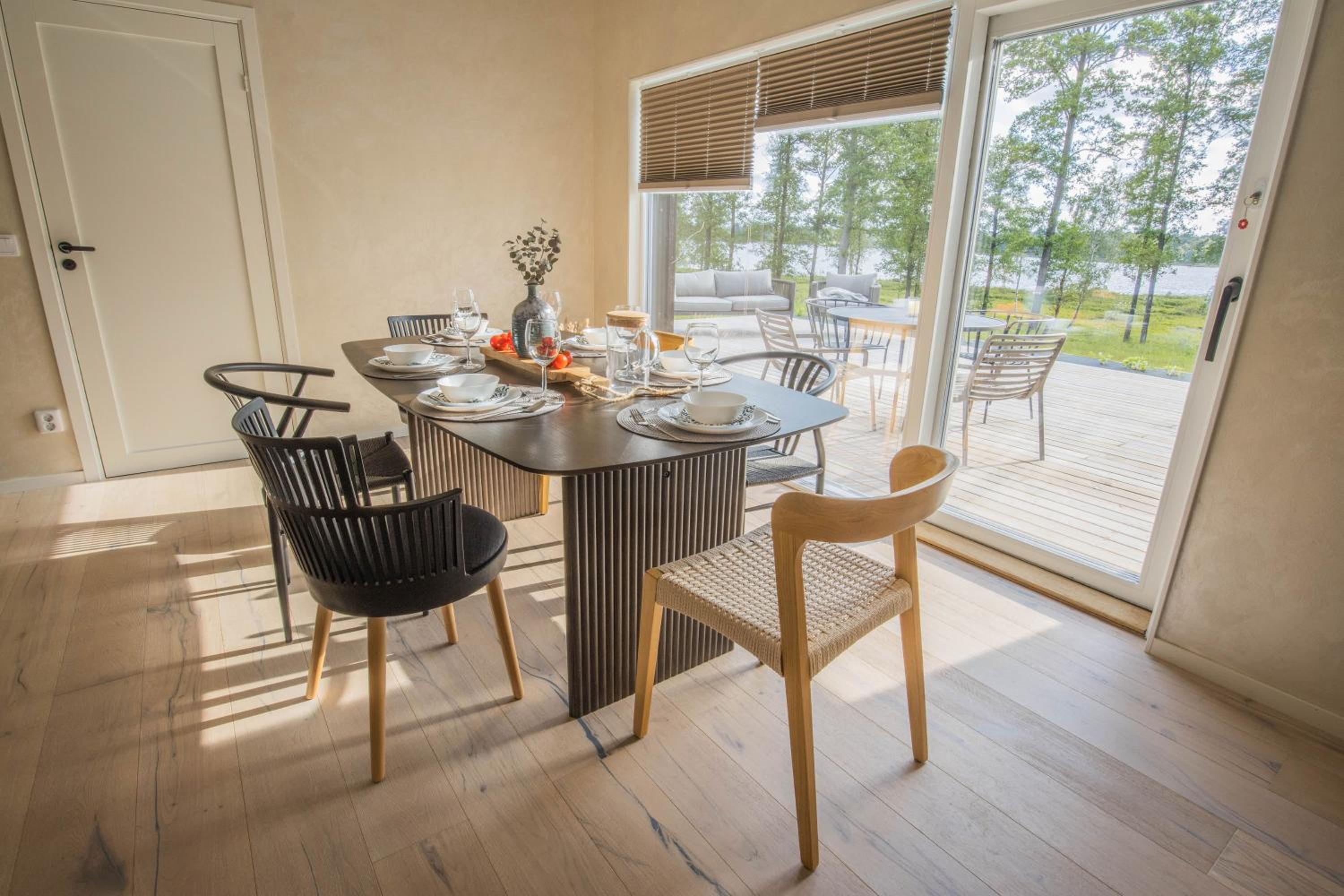 Modern boende med sjöutsikt view 4