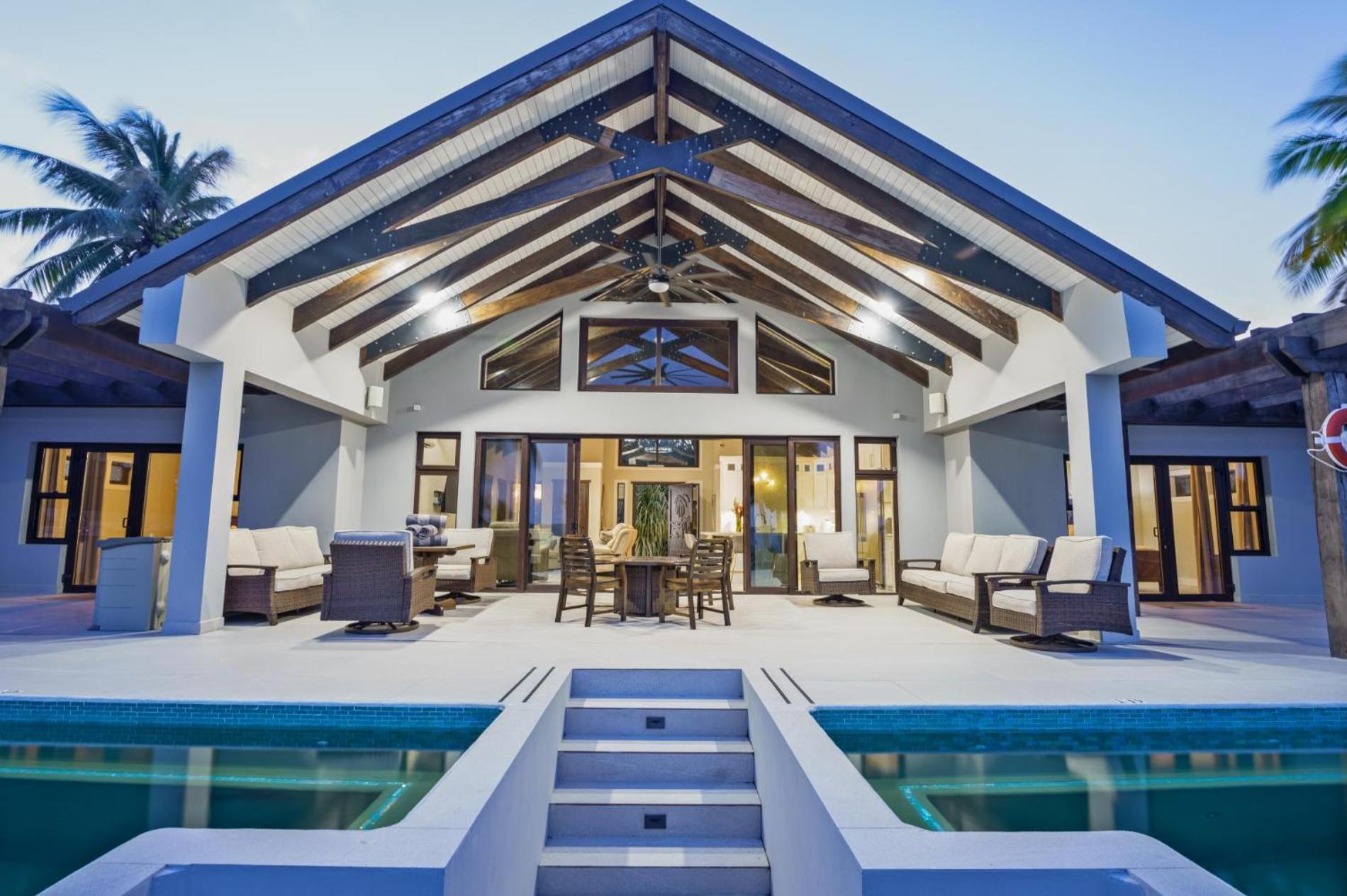 Casa de Wilson - 5 Bedroom Beachfront Villa