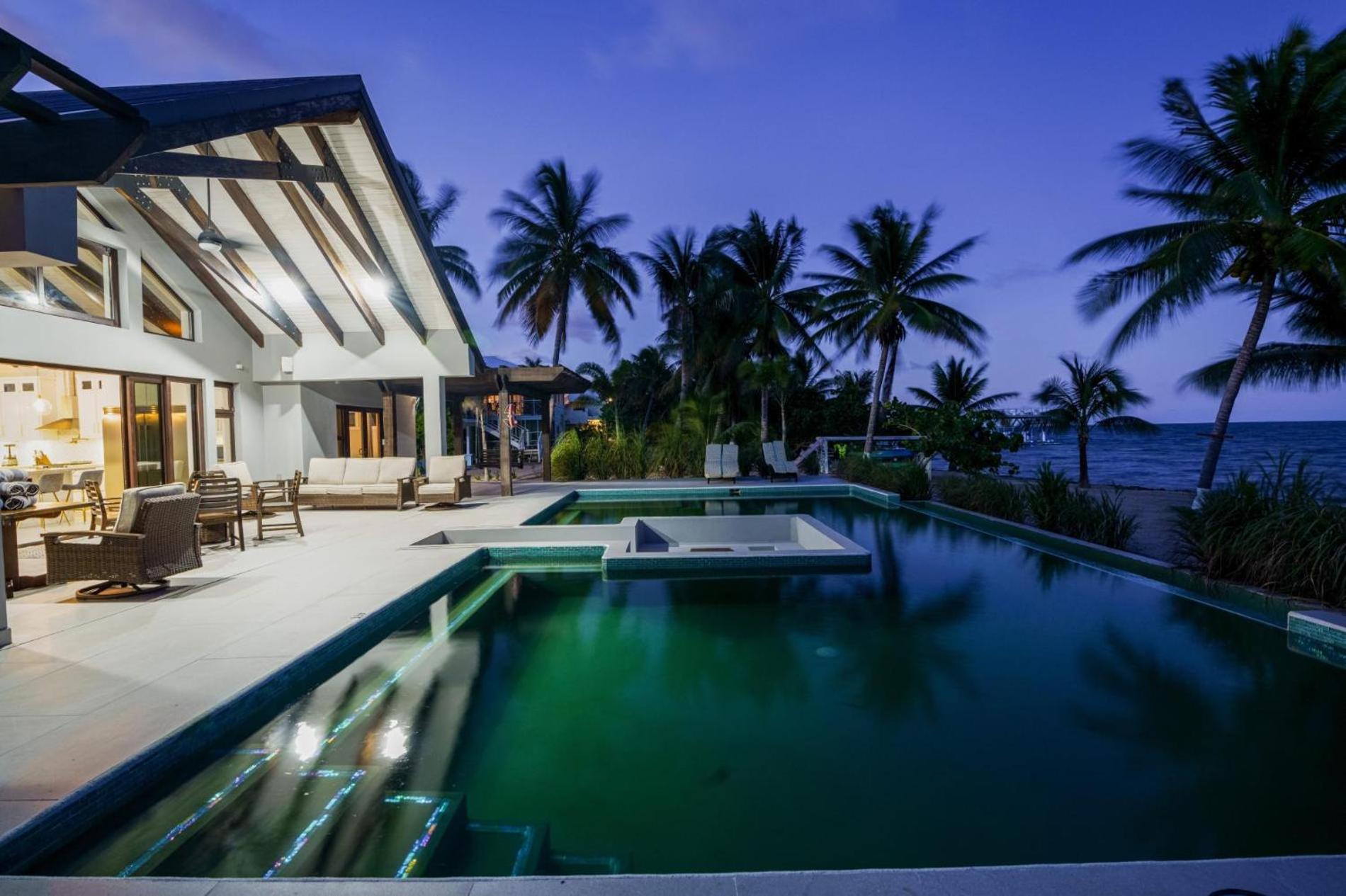 Casa de Wilson - 5 Bedroom Beachfront Villa