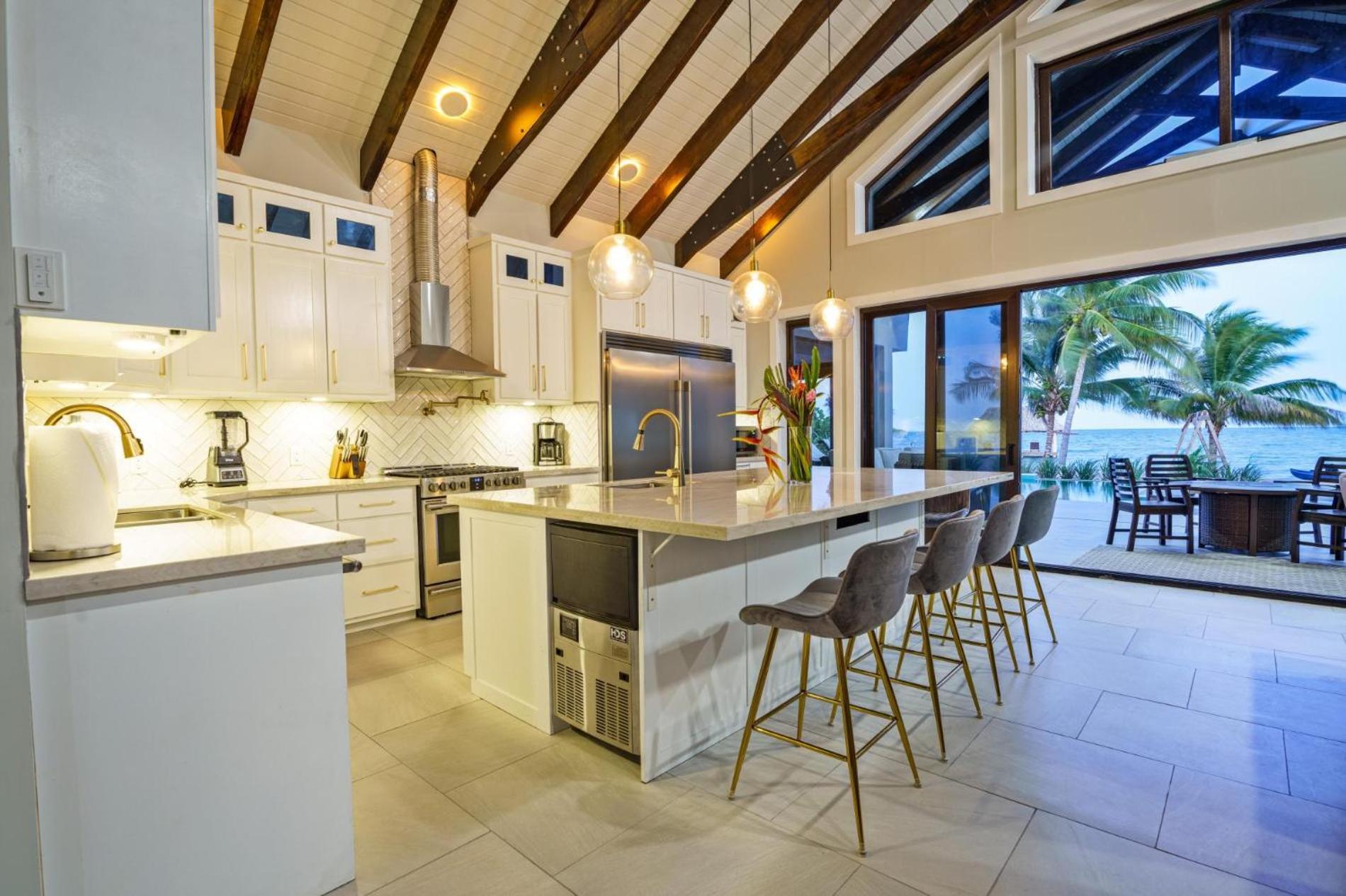 Casa de Wilson - 5 Bedroom Beachfront Villa