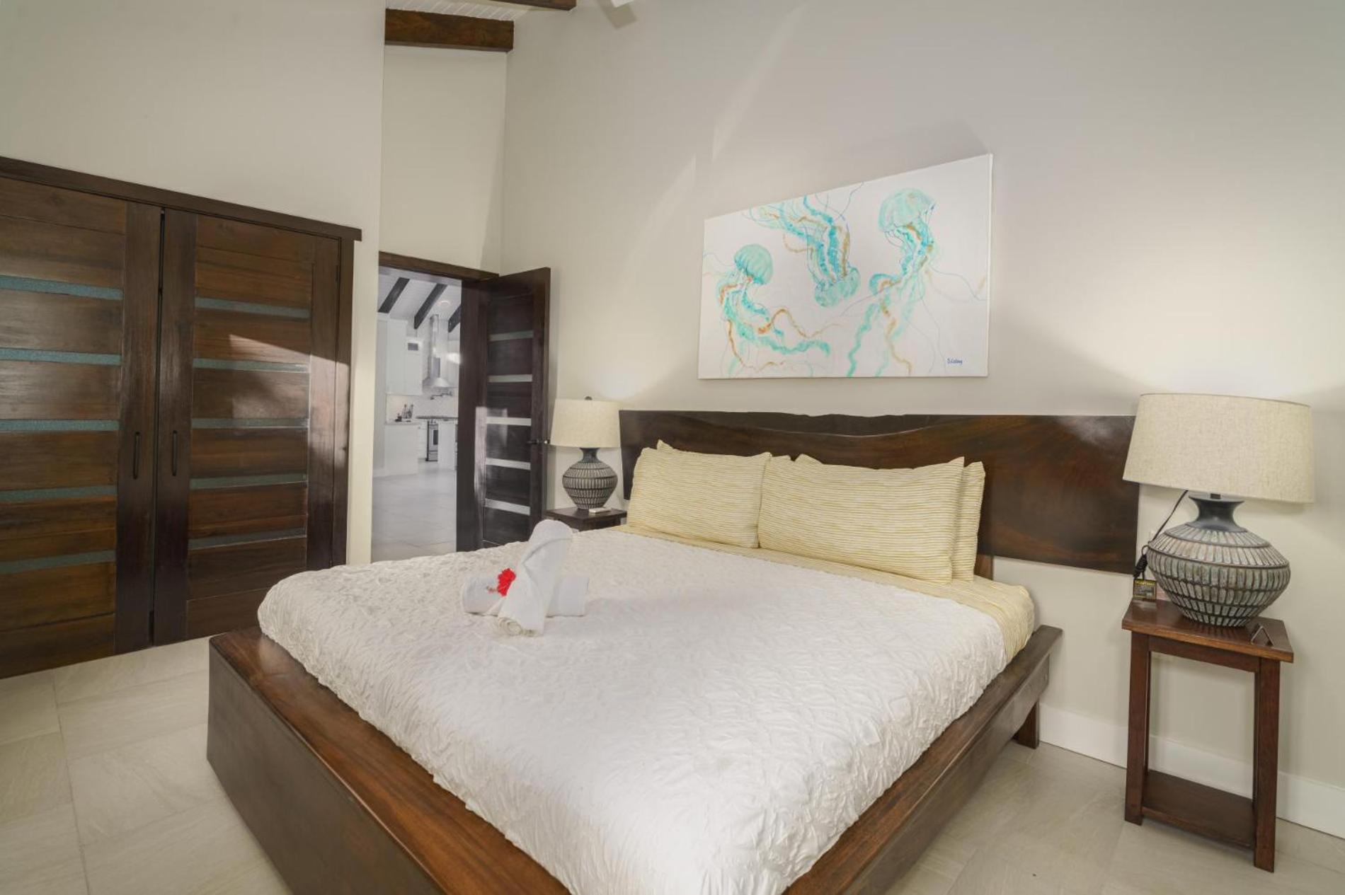 Casa de Wilson - 5 Bedroom Beachfront Villa