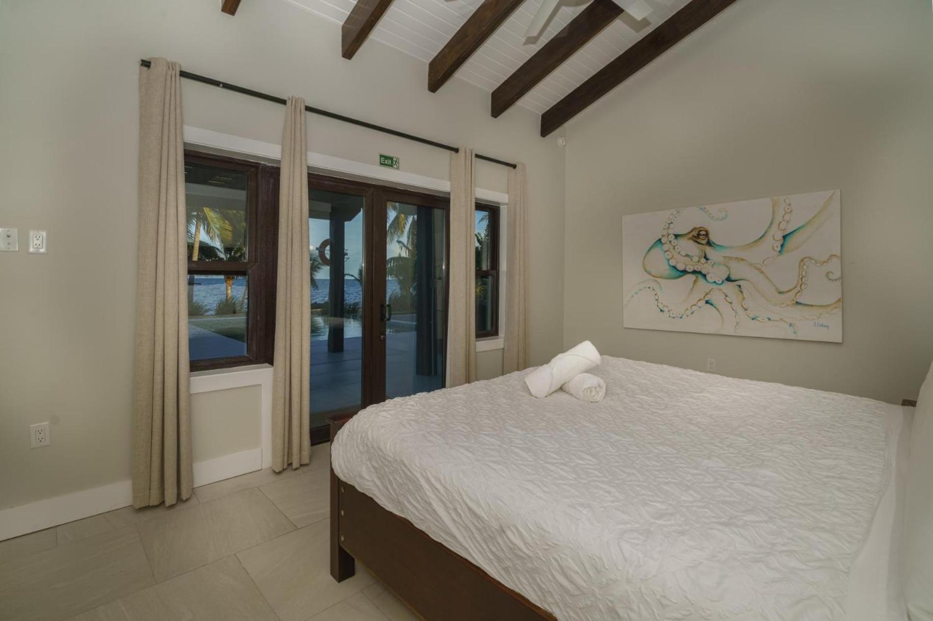 Casa de Wilson - 5 Bedroom Beachfront Villa