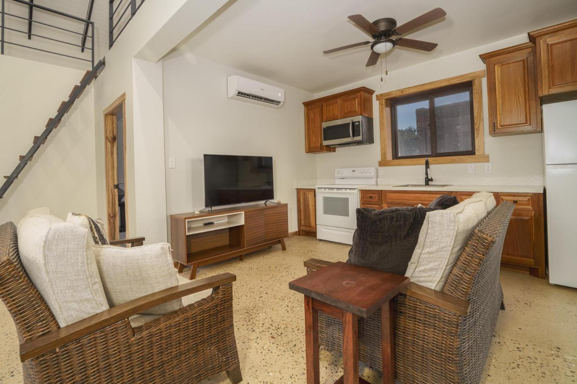 Casa de Wilson - 5 Bedroom Beachfront Villa