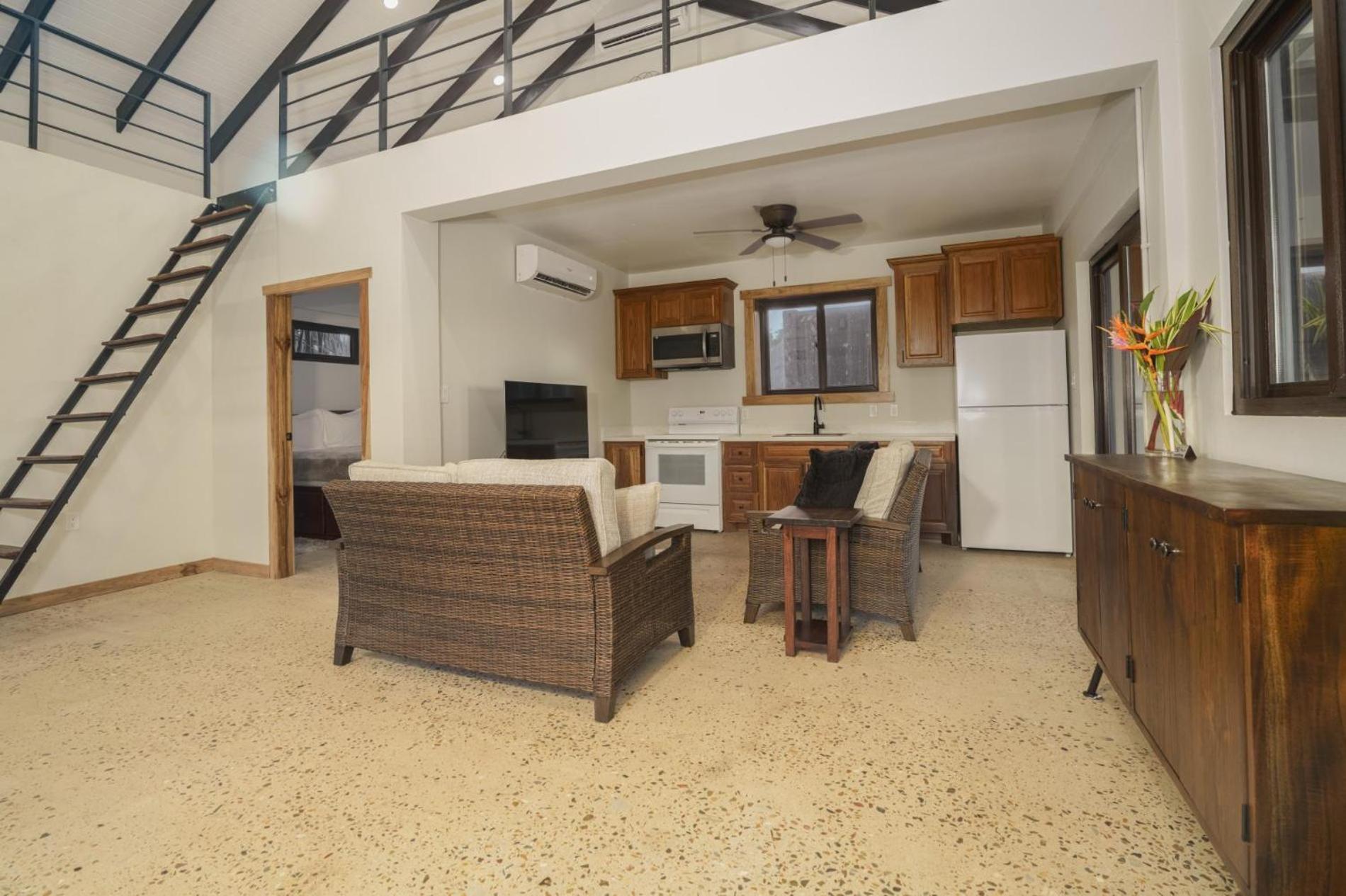 Casa de Wilson - 5 Bedroom Beachfront Villa