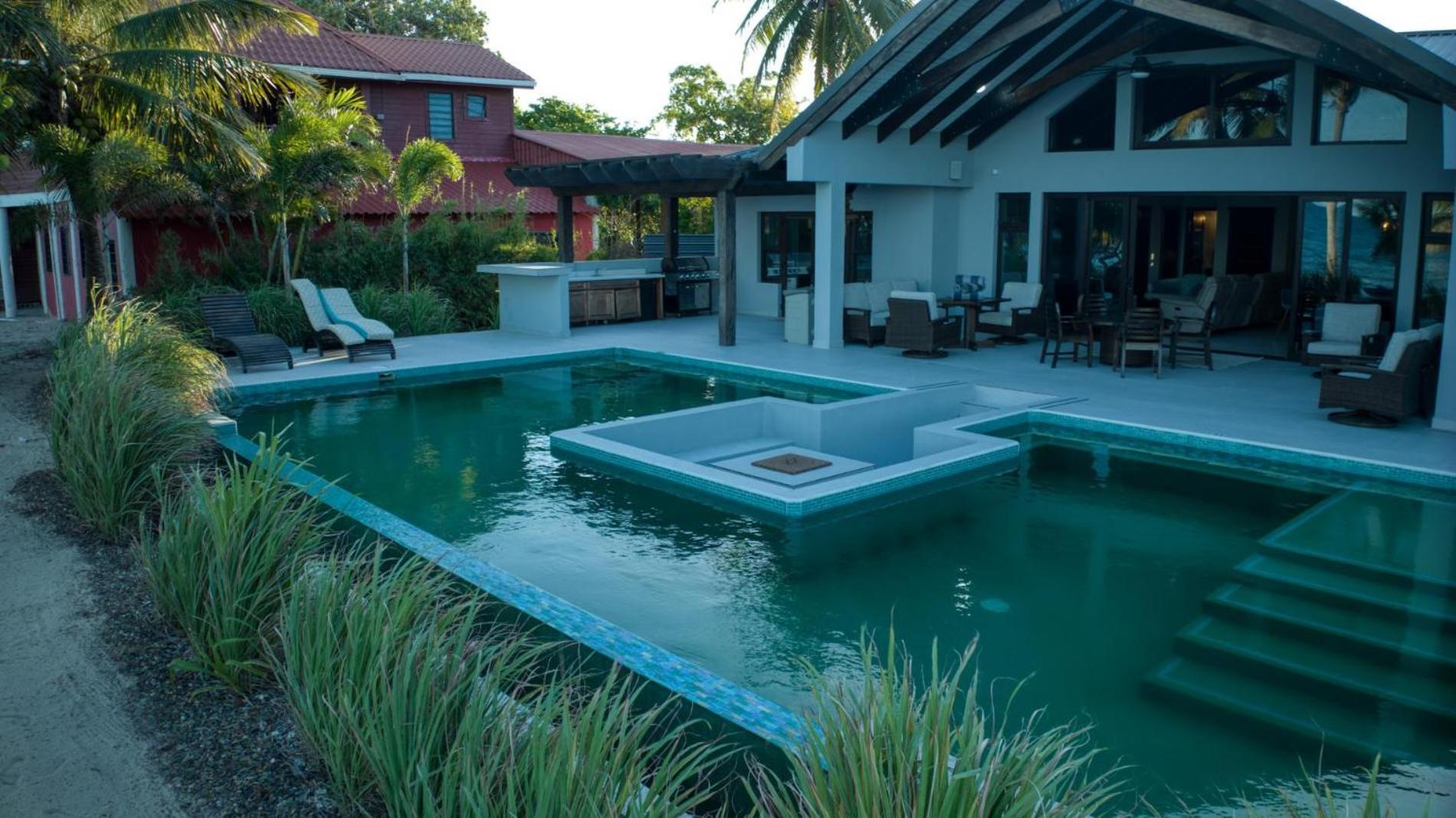 Casa de Wilson - 5 Bedroom Beachfront Villa