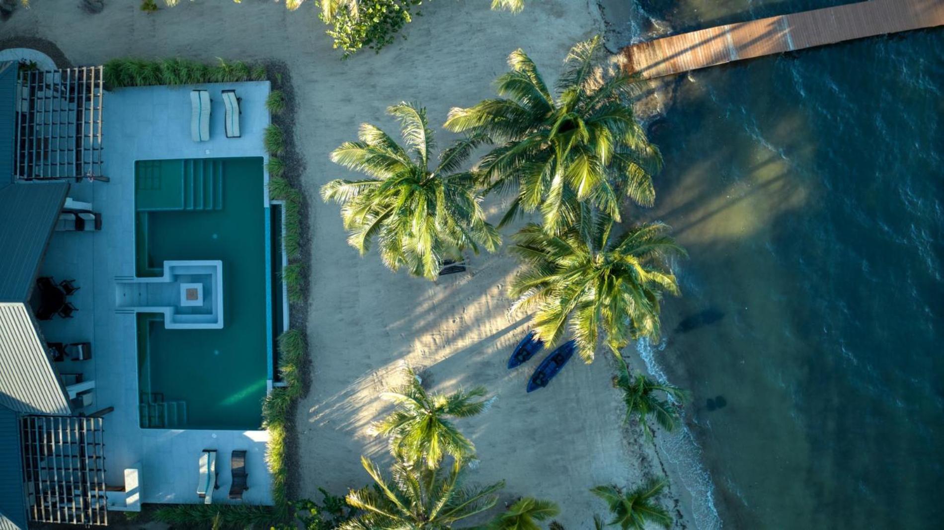Casa de Wilson - 5 Bedroom Beachfront Villa
