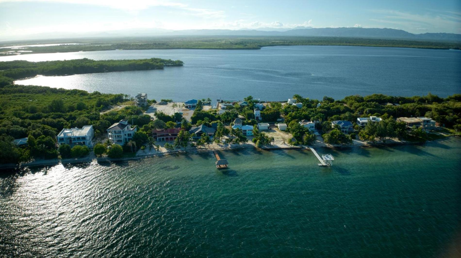Casa de Wilson - 5 Bedroom Beachfront Villa