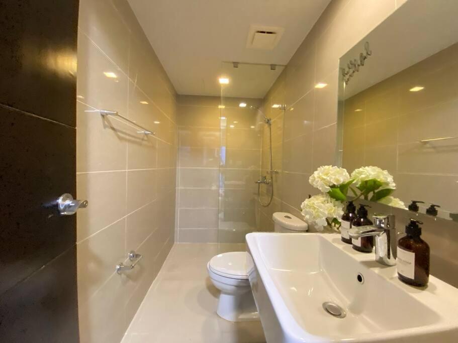3BR Spacious Suite in Uptown BGC near Uptown Mall view 2