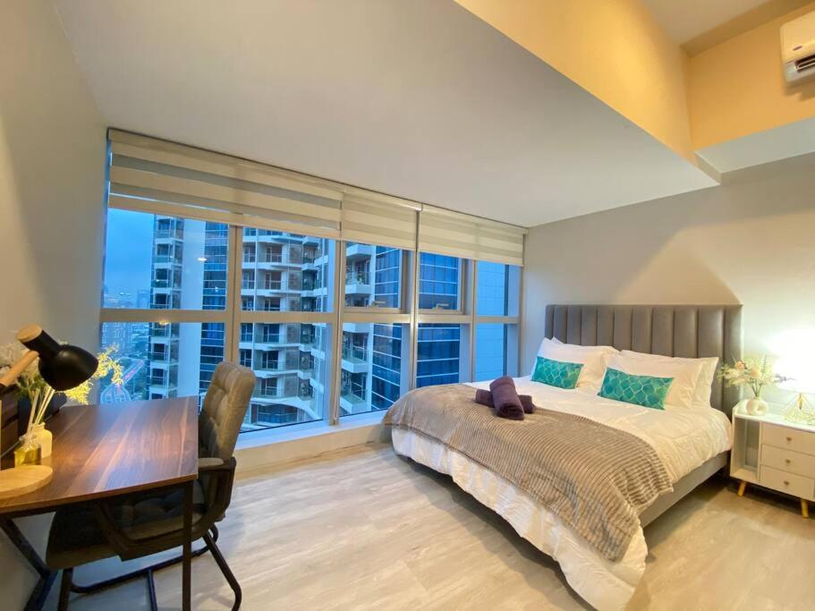 3BR Spacious Suite in Uptown BGC near Uptown Mall view 3