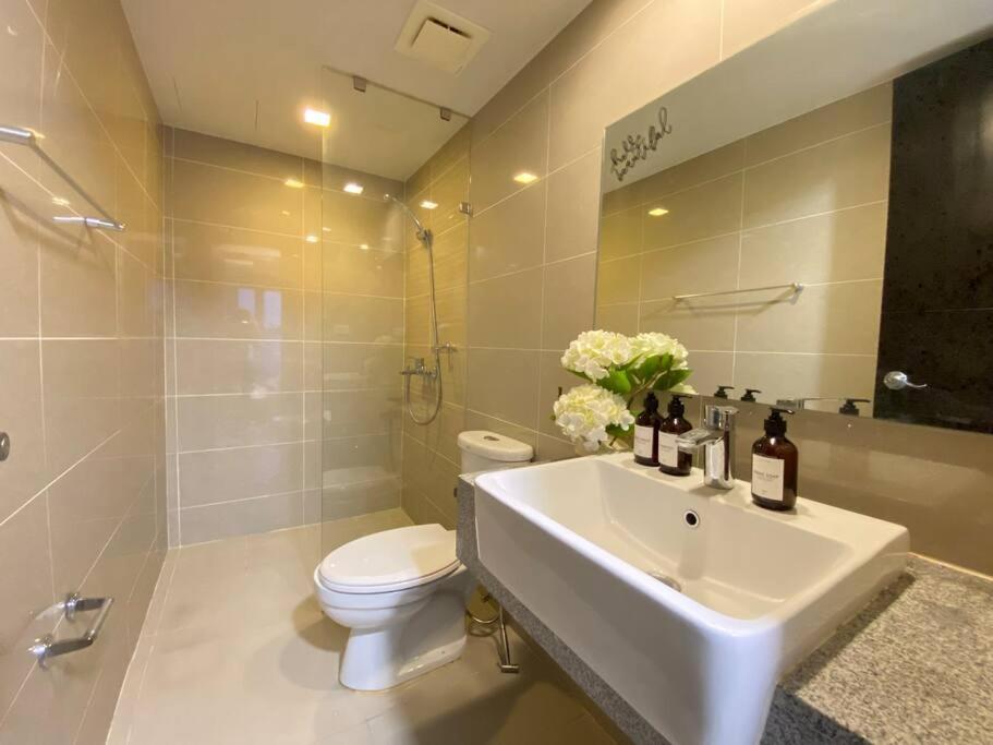 3BR Spacious Suite in Uptown BGC near Uptown Mall view 4