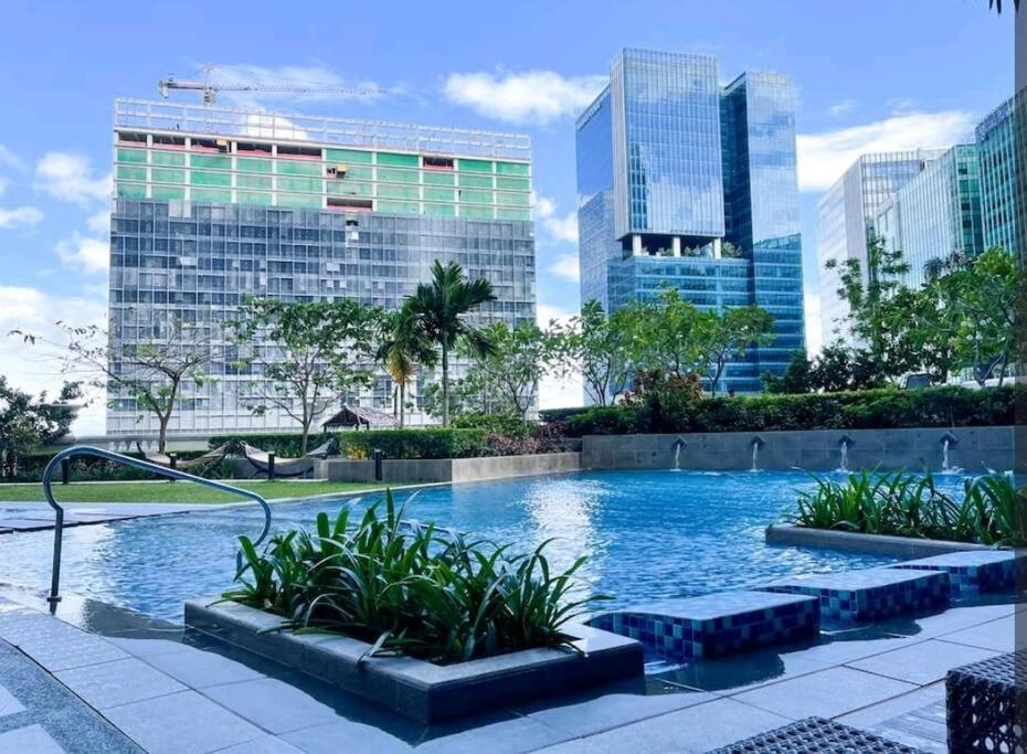 3BR Spacious Suite in Uptown BGC near Uptown Mall view 5