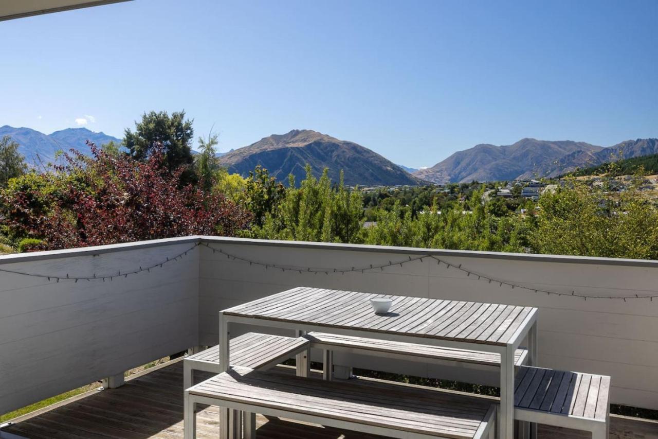 Wanaka Bach with Mountain Views view 2