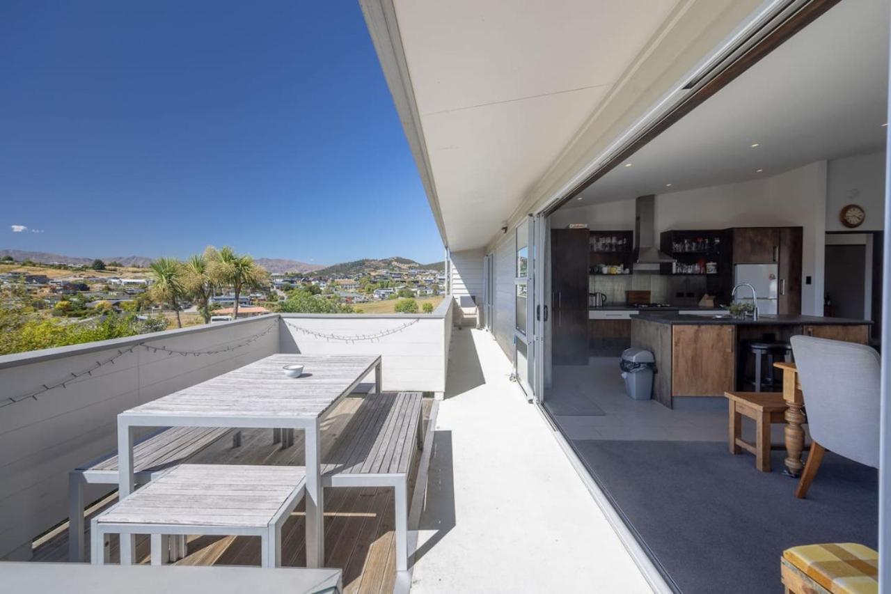 Wanaka Bach with Mountain Views view 5