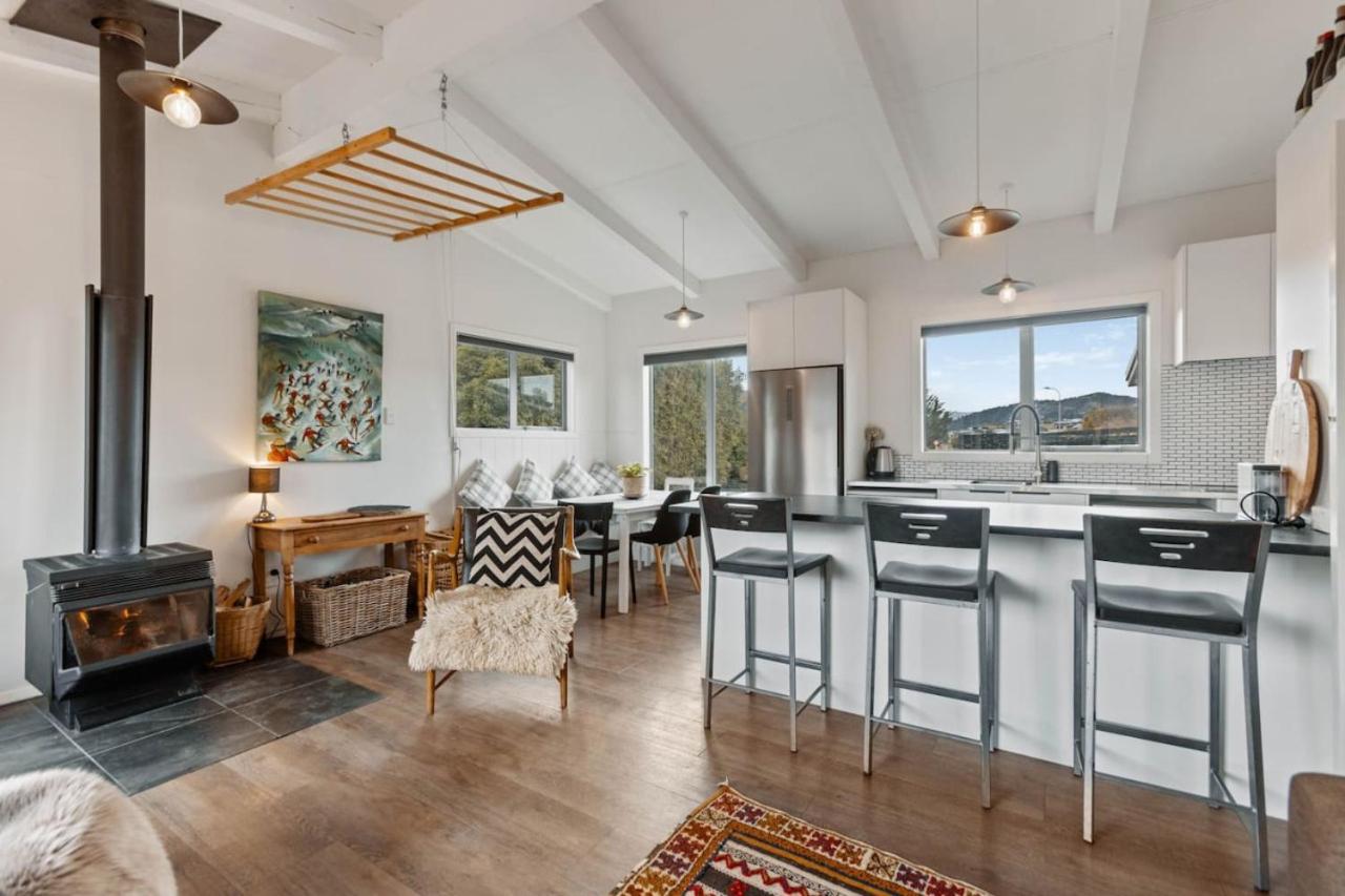 Home with Alpine Views Wanaka