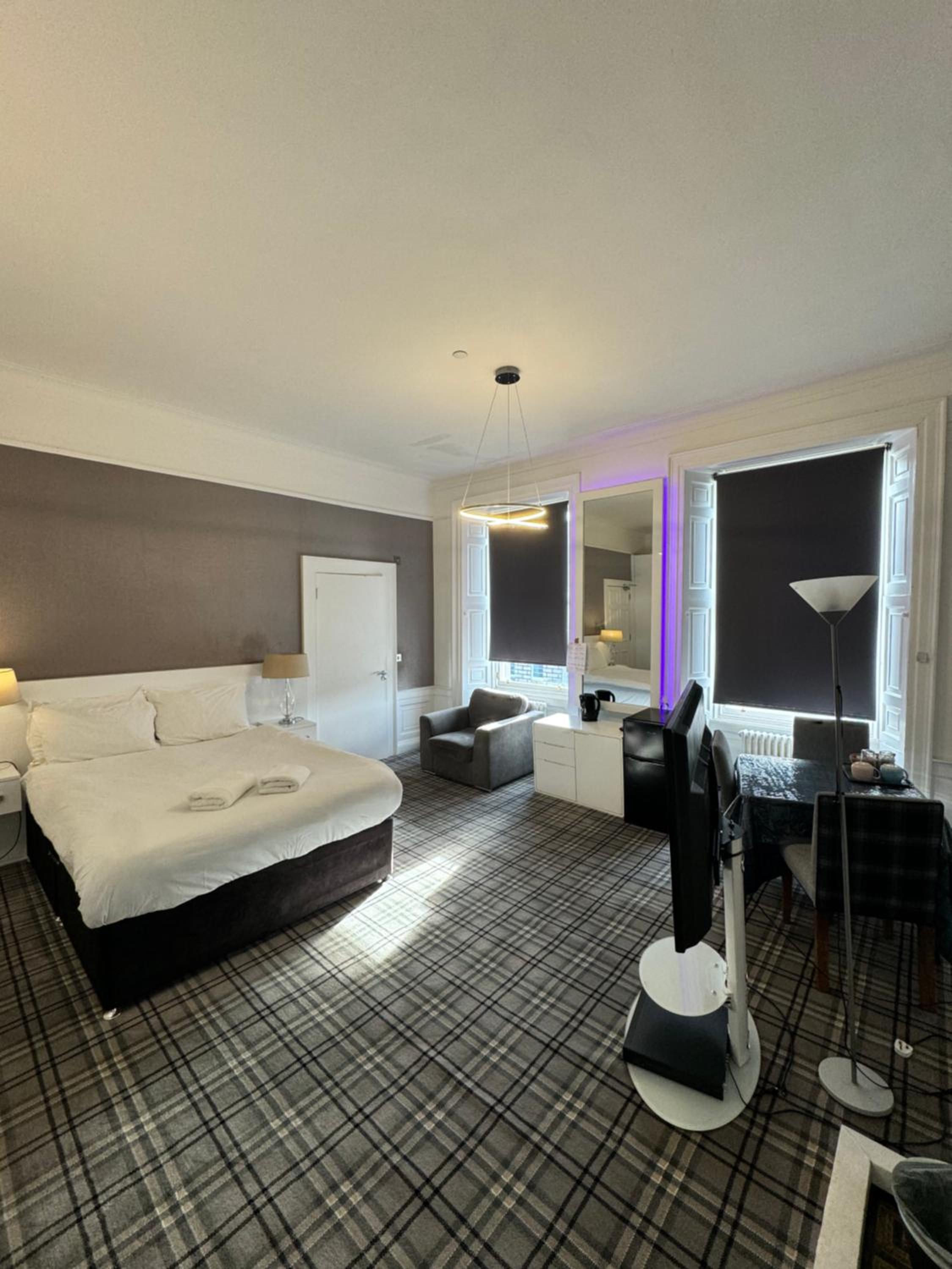 Family Room With Private bathroom in the heart of Edinburgh