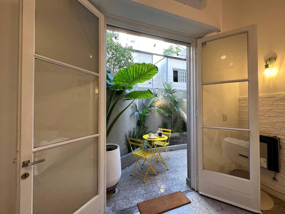 Encantador apartamento con patio