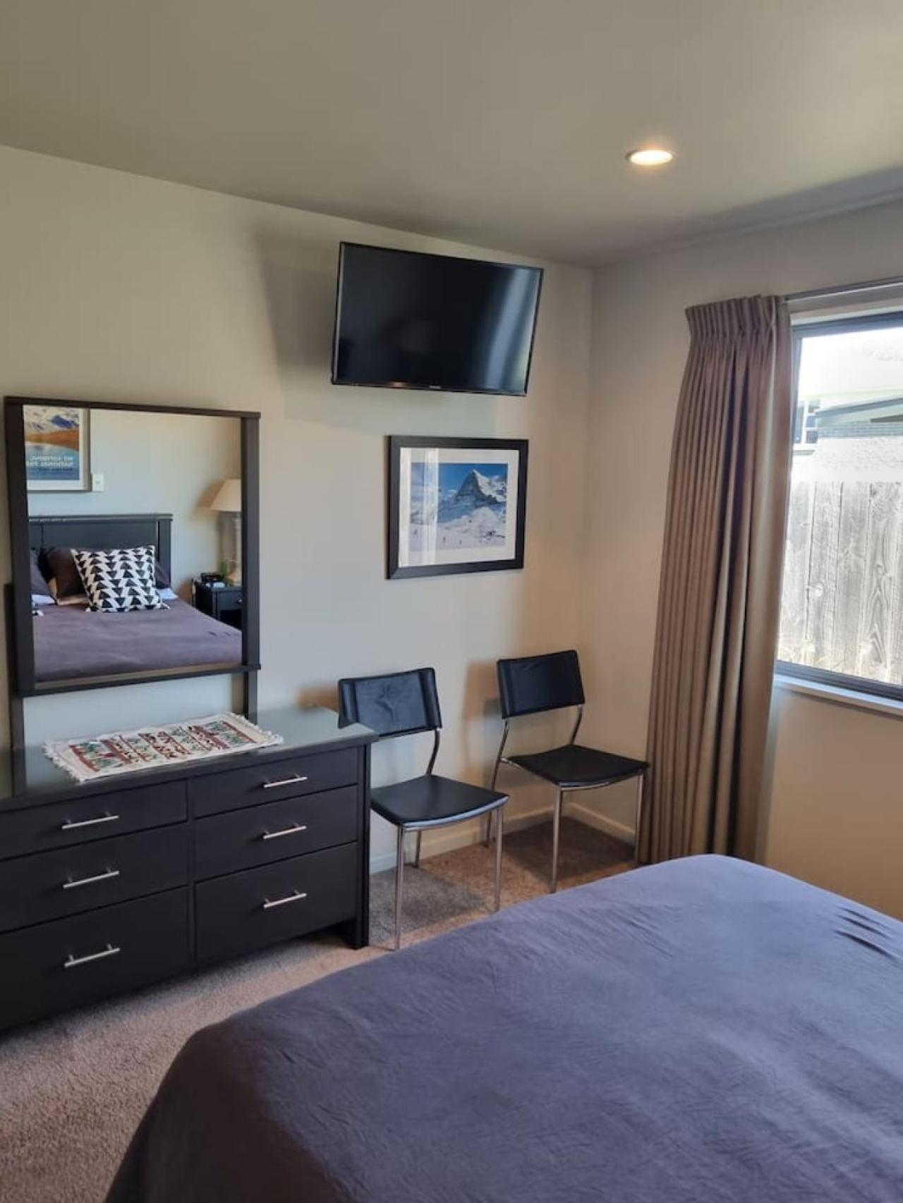 Amazing Location Central 2 bedroom Unit
