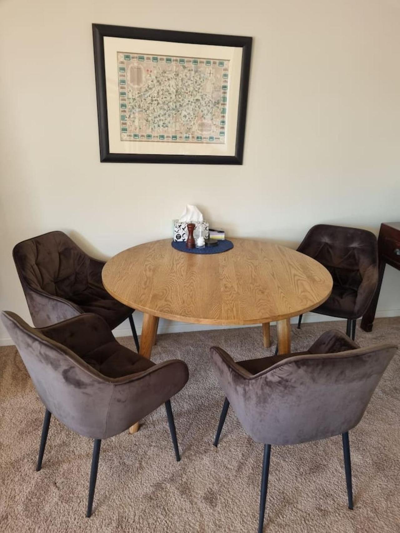 Amazing Location Central 2 bedroom Unit