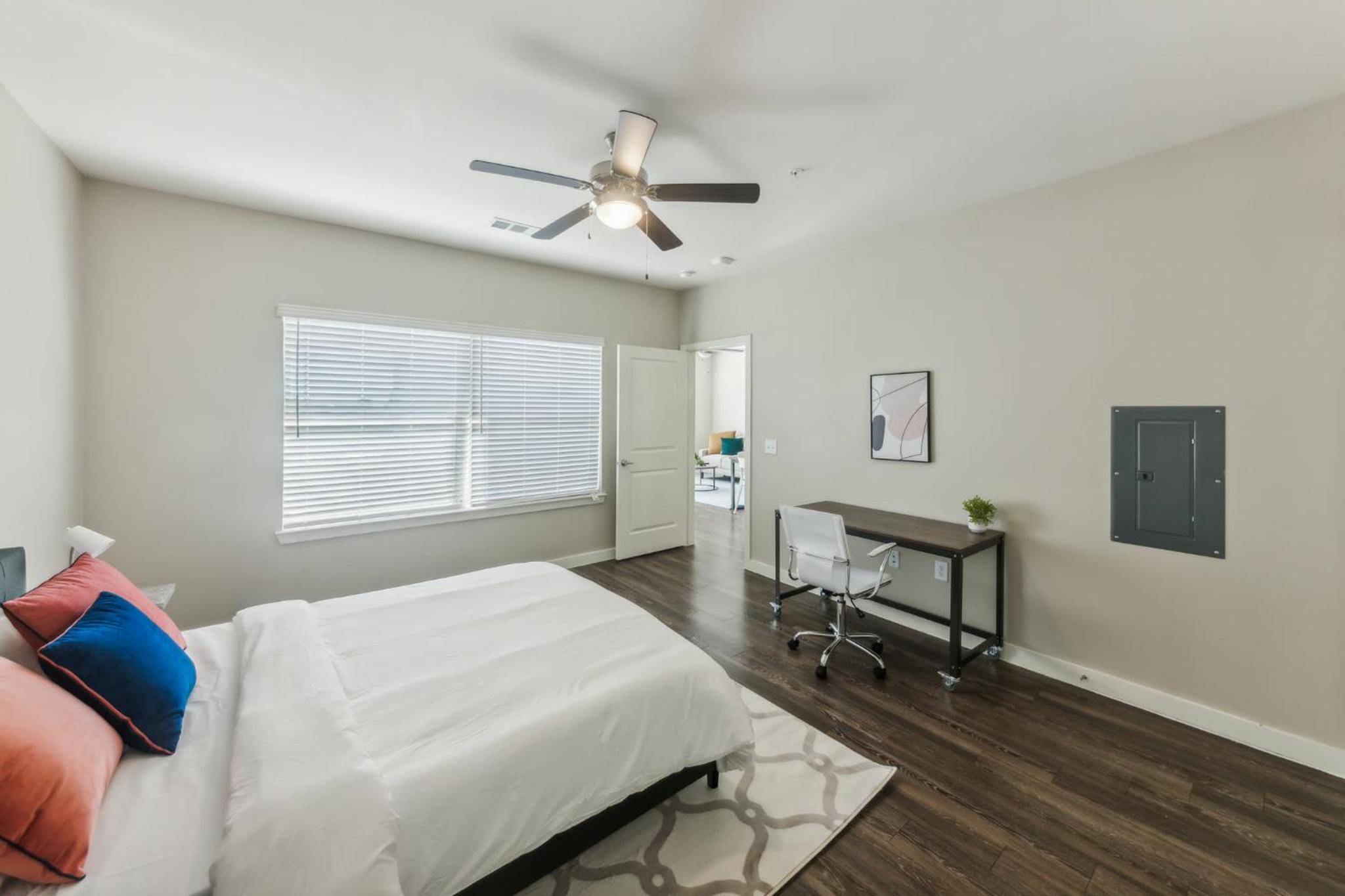 Beautiful 1bd Apt I Properties By Preston view 4