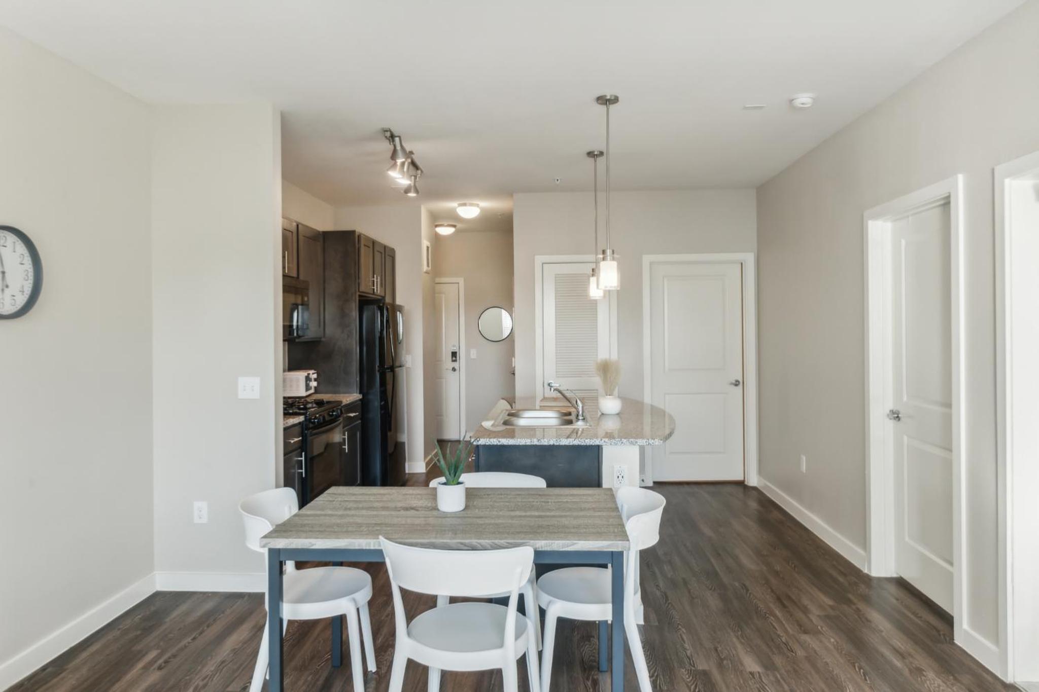 Beautiful 1bd Apt I Properties By Preston view 5
