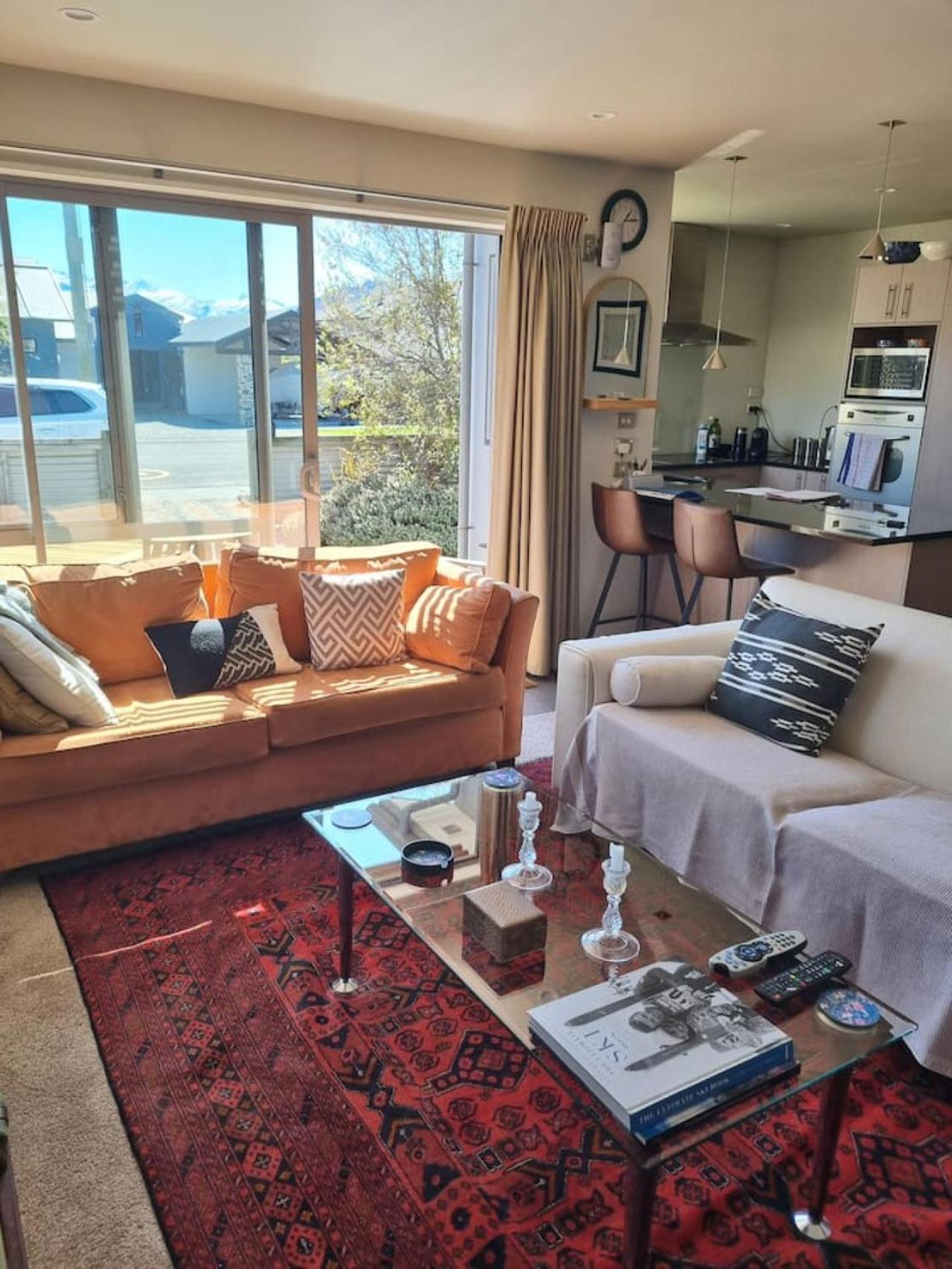 Amazing Location Central 2 bedroom Unit