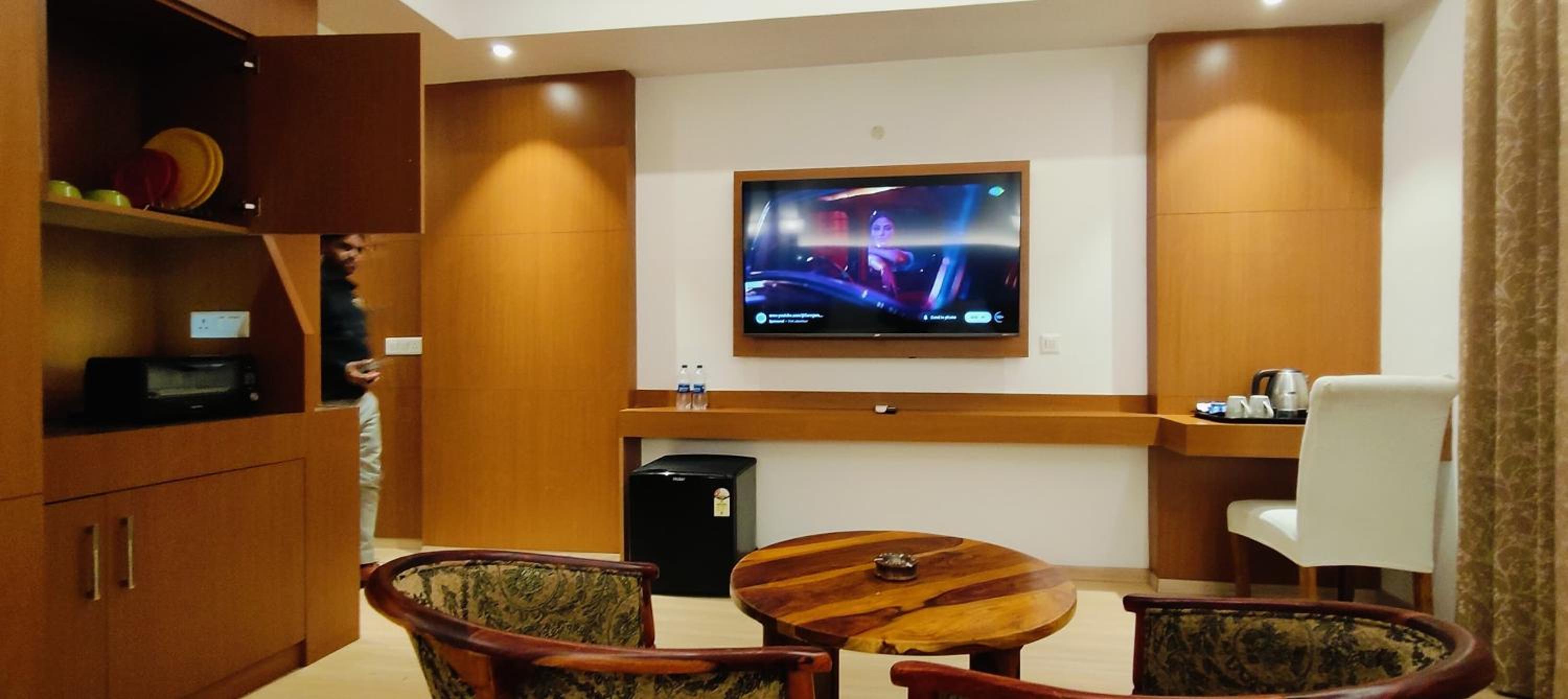 Hotel Paramount - Gomtinagar, Lucknow view 5