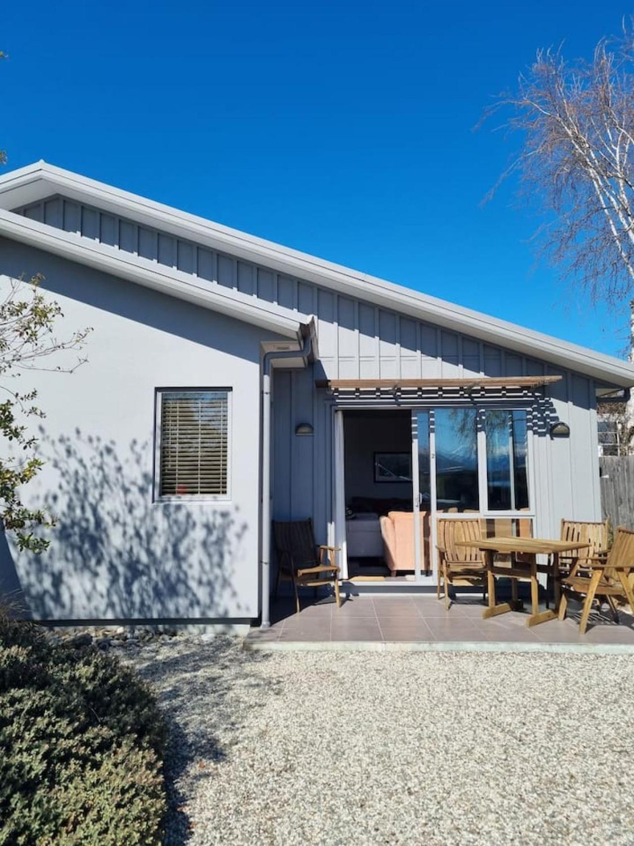 Amazing Location Central 2 bedroom Unit