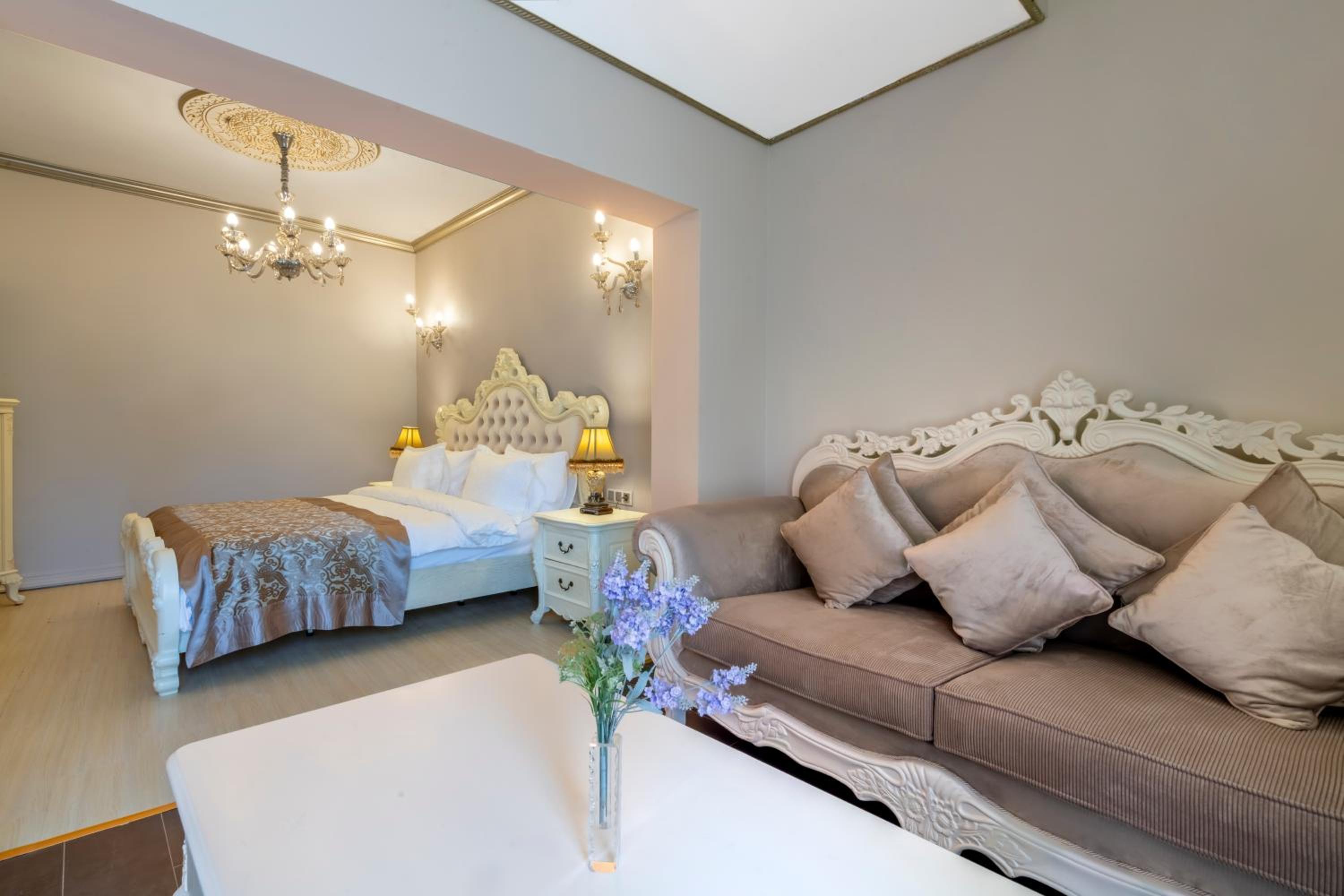 Elegance East Hotel - Image 21