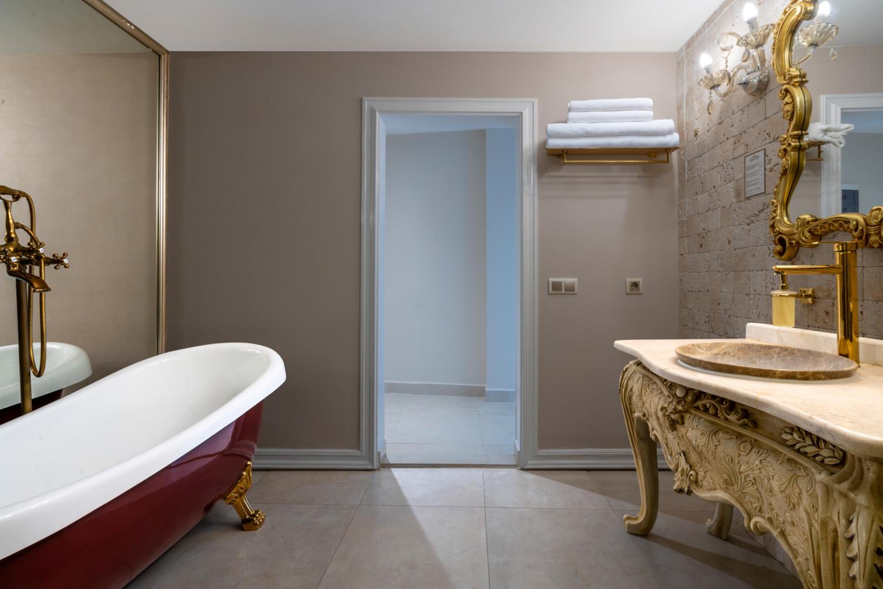 Elegance East Hotel - Image 19