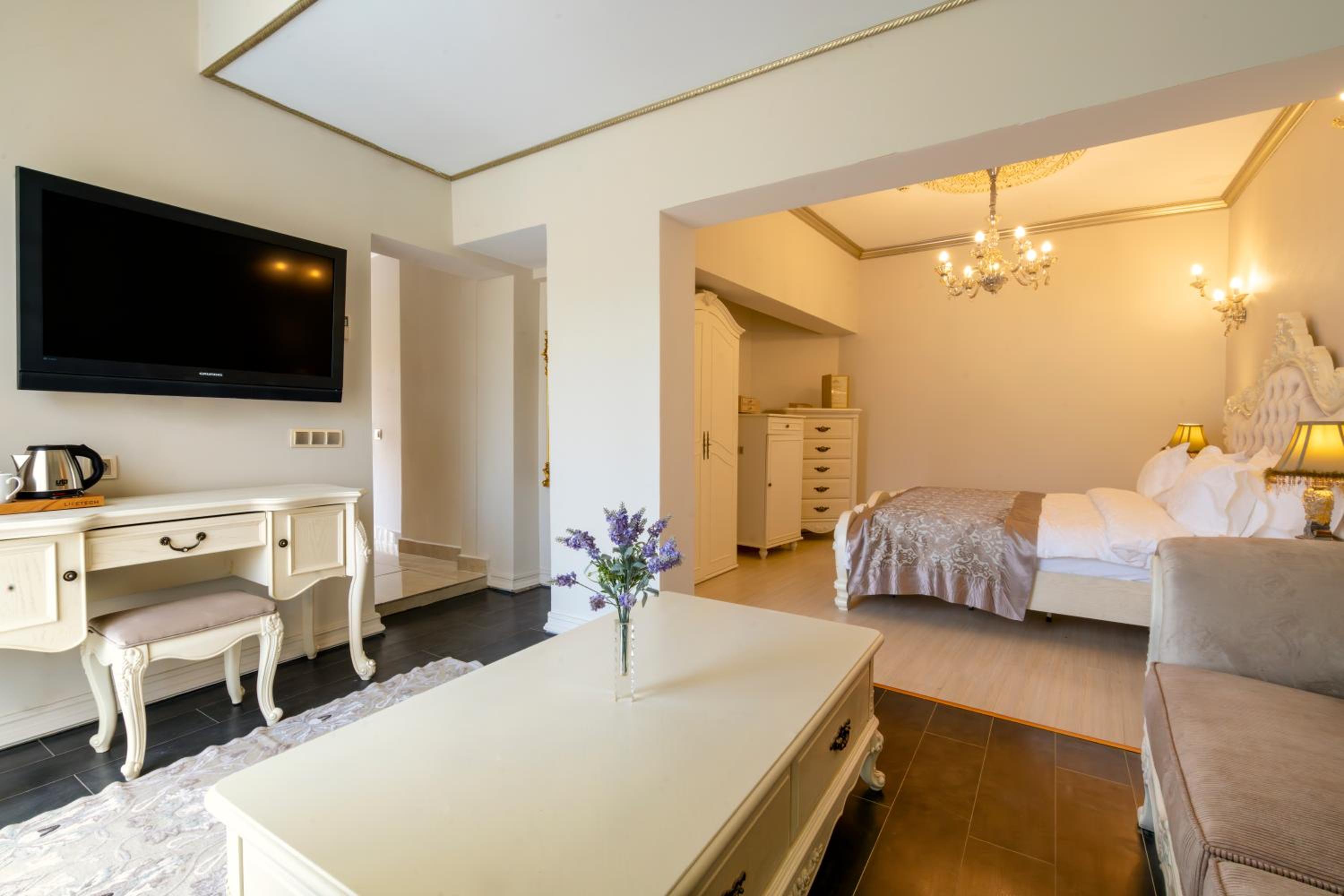 Elegance East Hotel - Image 22