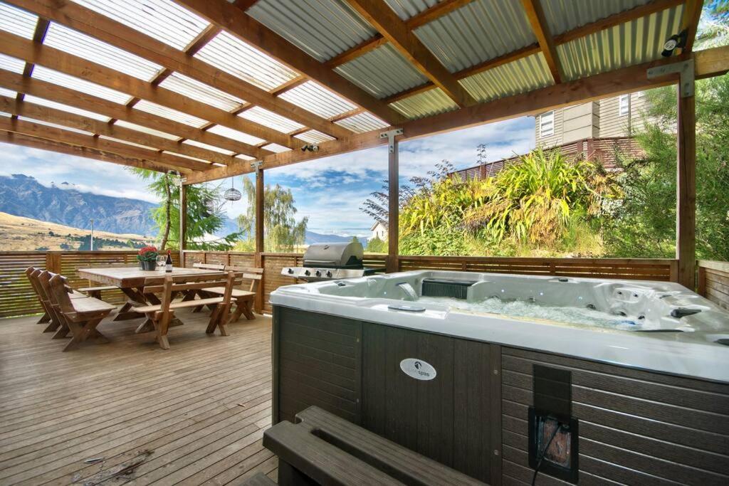 Lakeview Lodge Two with Stunning Views view 2