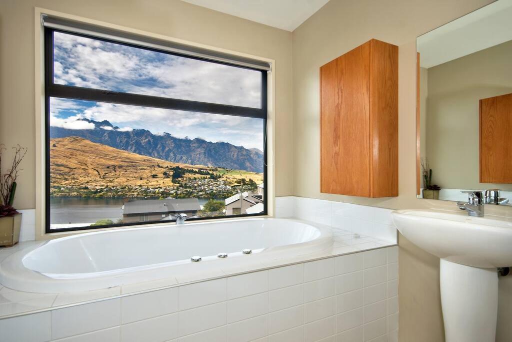 Lakeview Lodge Two with Stunning Views view 5