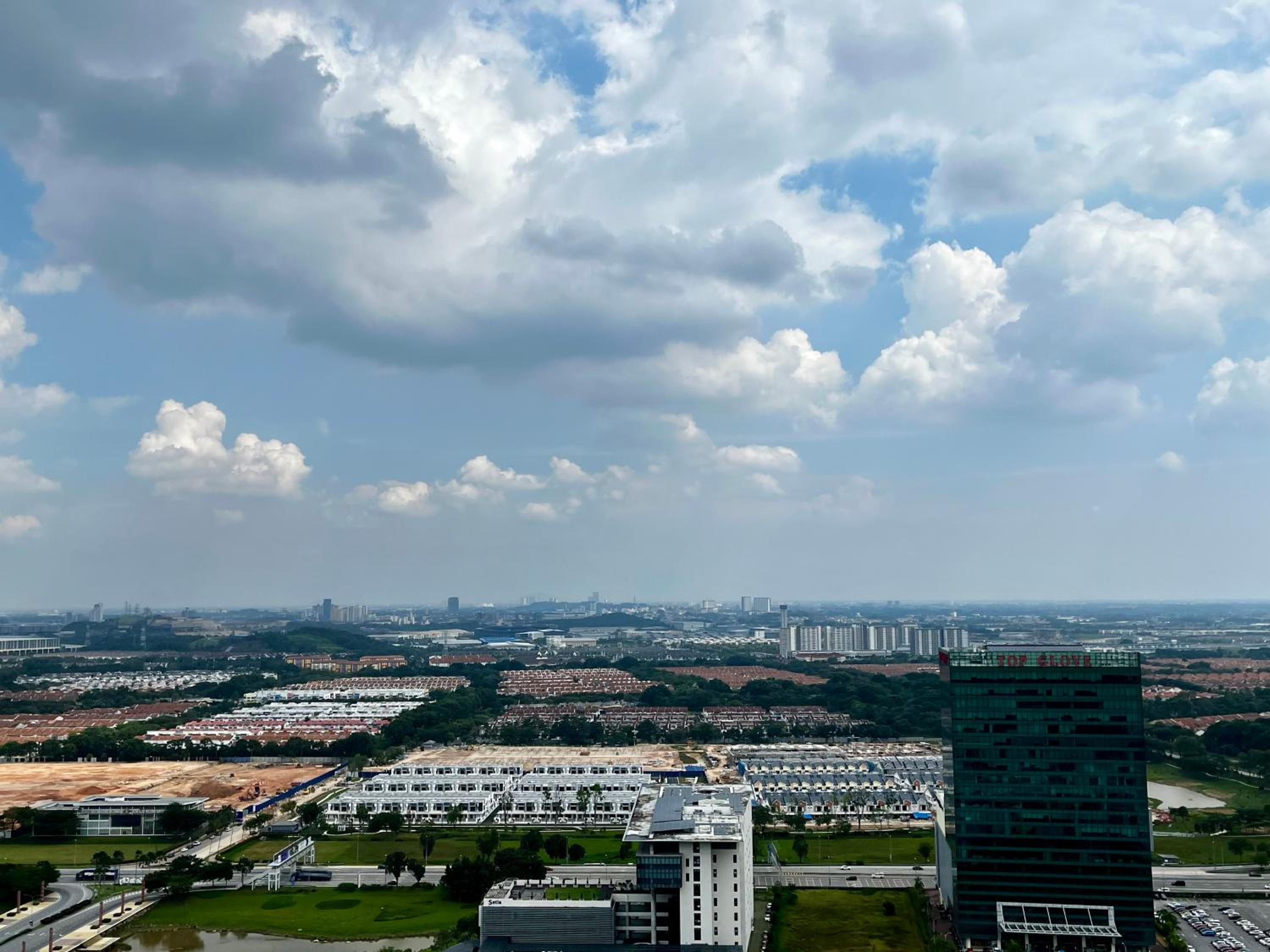 Modern Trefoil Studio Setia Alam Walk to Setia City Mall SCCC photo 5