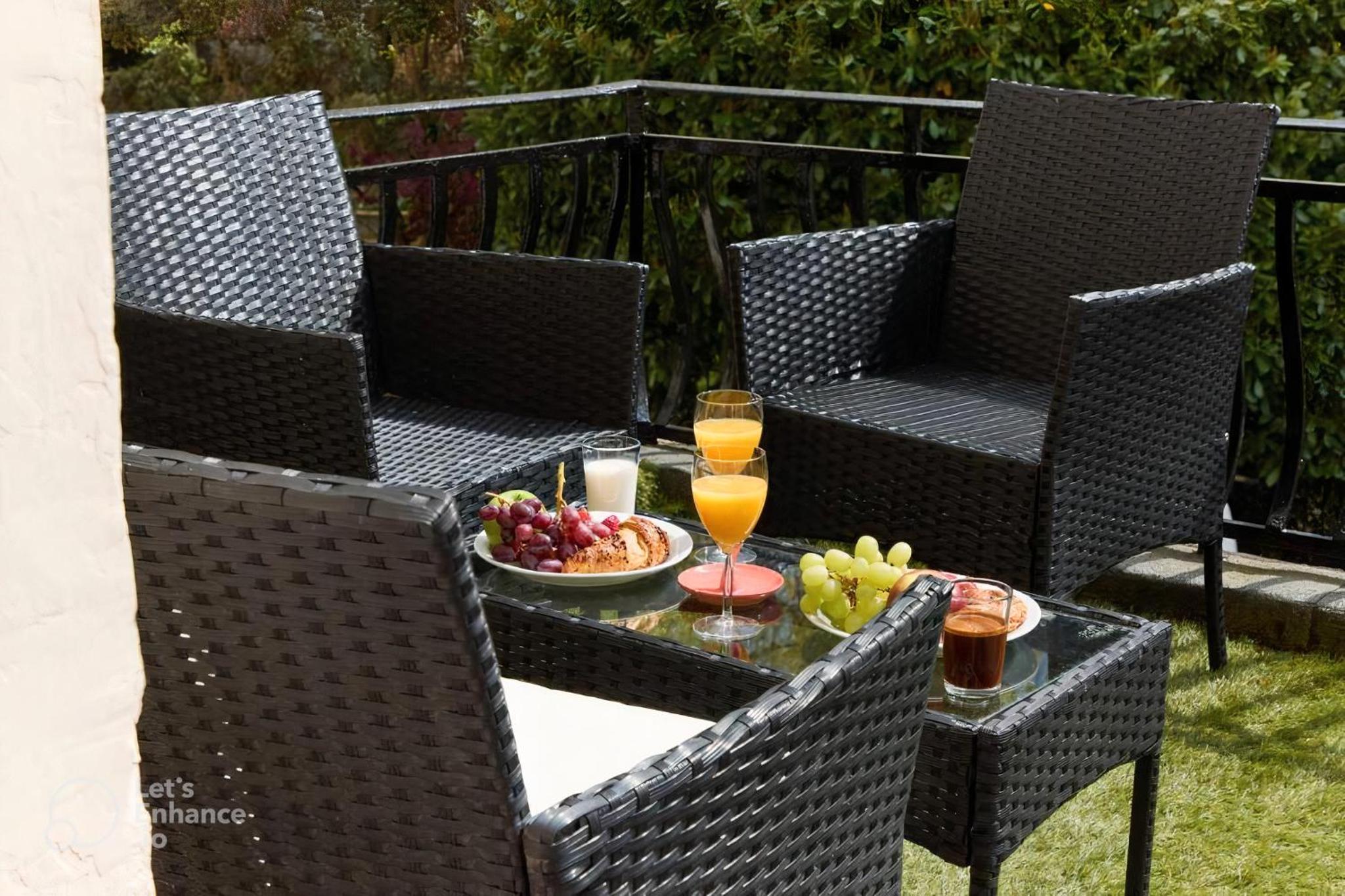 Chic Bayswater Luxury Retreat