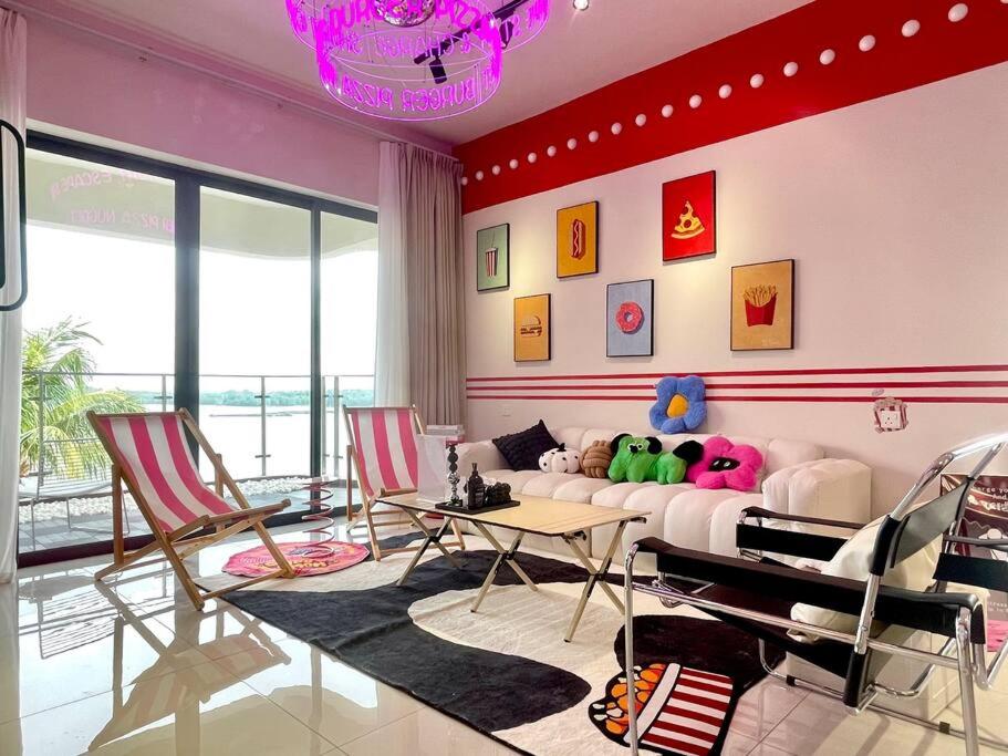 Danga Bay Country Garden by Short Escape