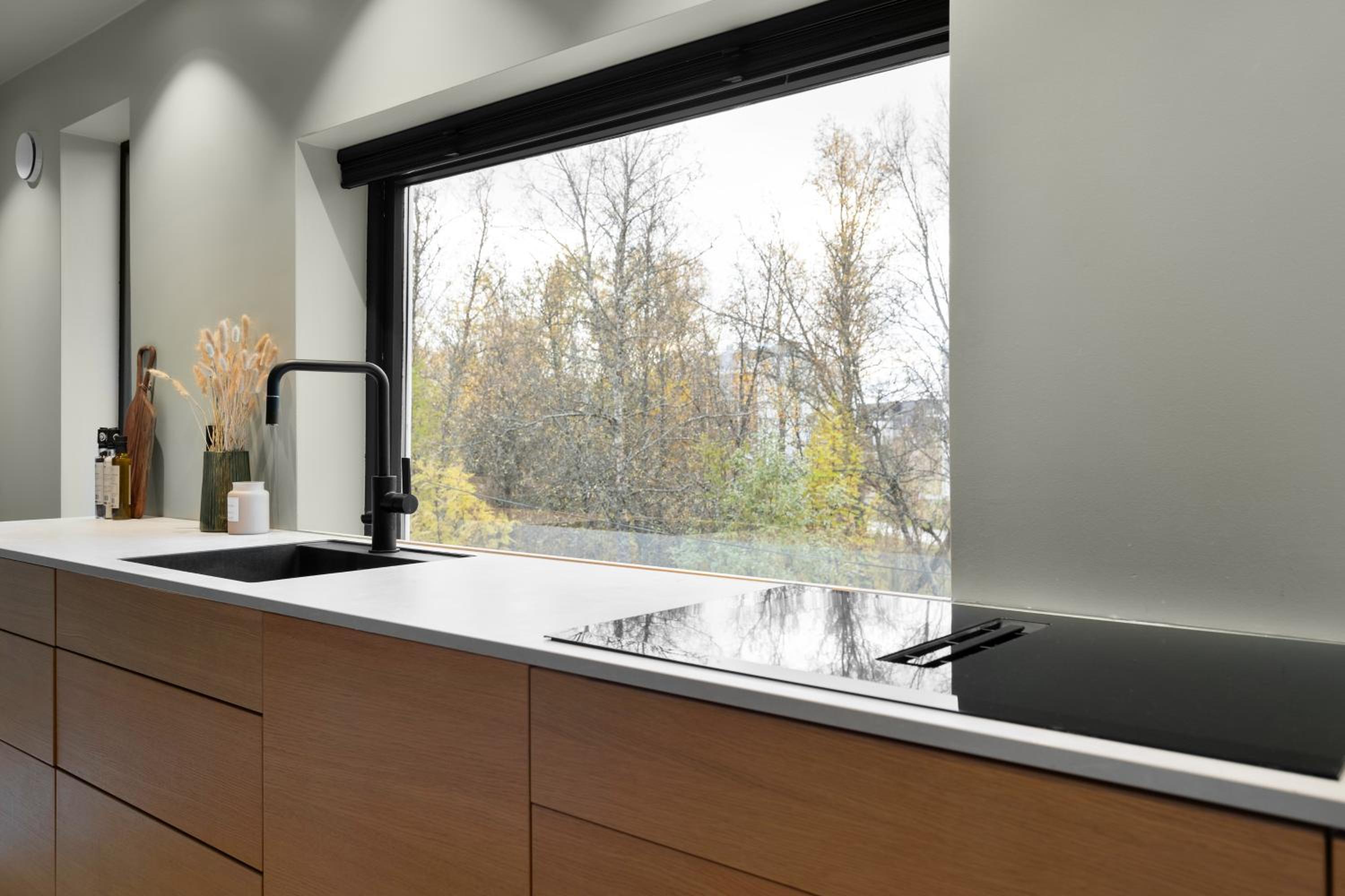 Spacious & Lovely Aurora Apartment I FREE Parking view 4