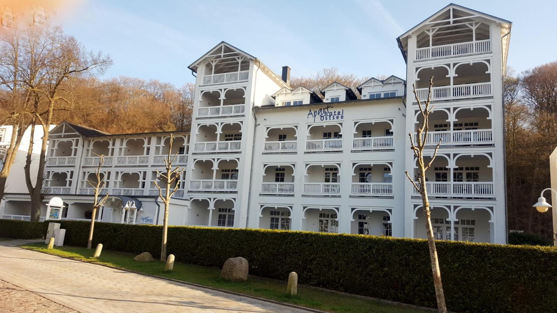 Aparthotel Ostsee W22 in Binz direkt am Strand mit überdachtem Balkon