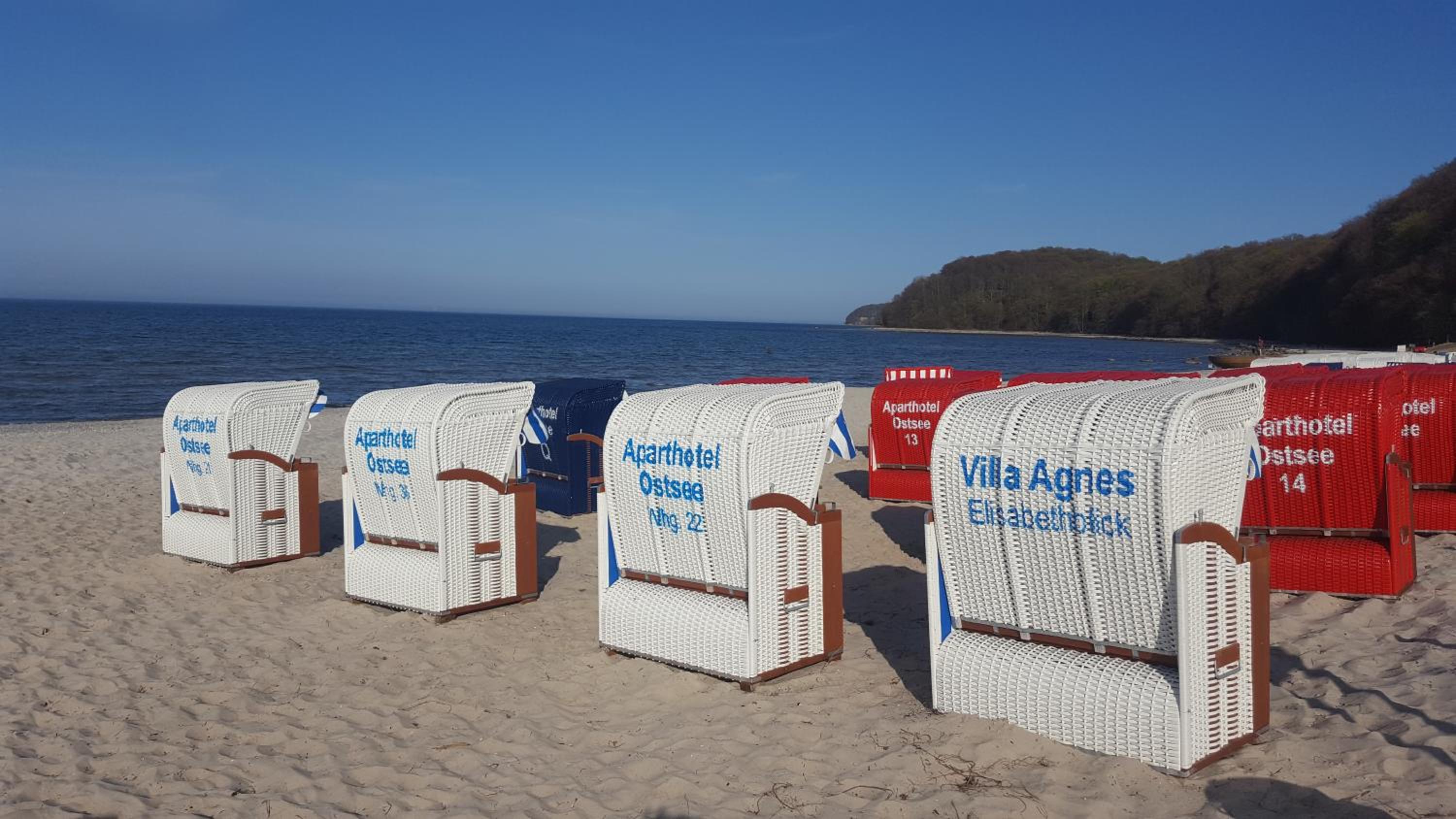 Aparthotel Ostsee W22 in Binz direkt am Strand mit überdachtem Balkon