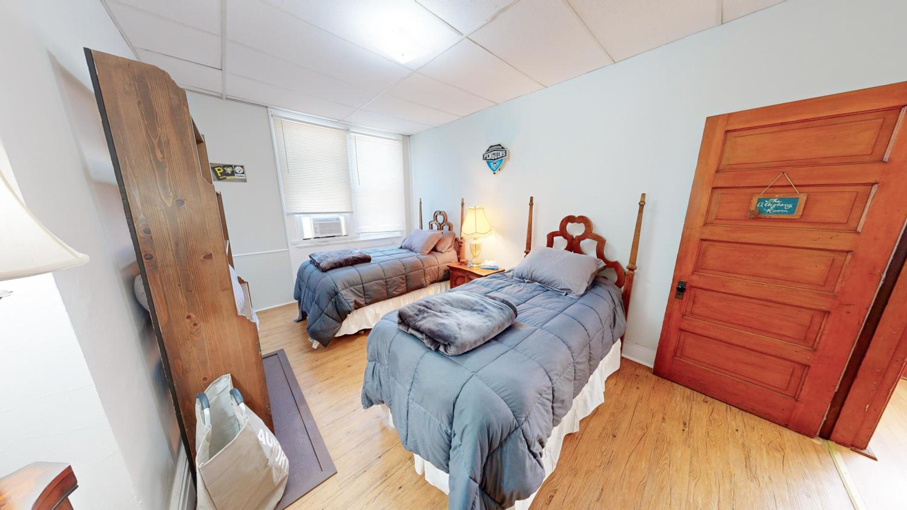 ENTIRE Big Home Close To Events - 2 Family Rooms - Kid Friendly - Private Patio & Firepit