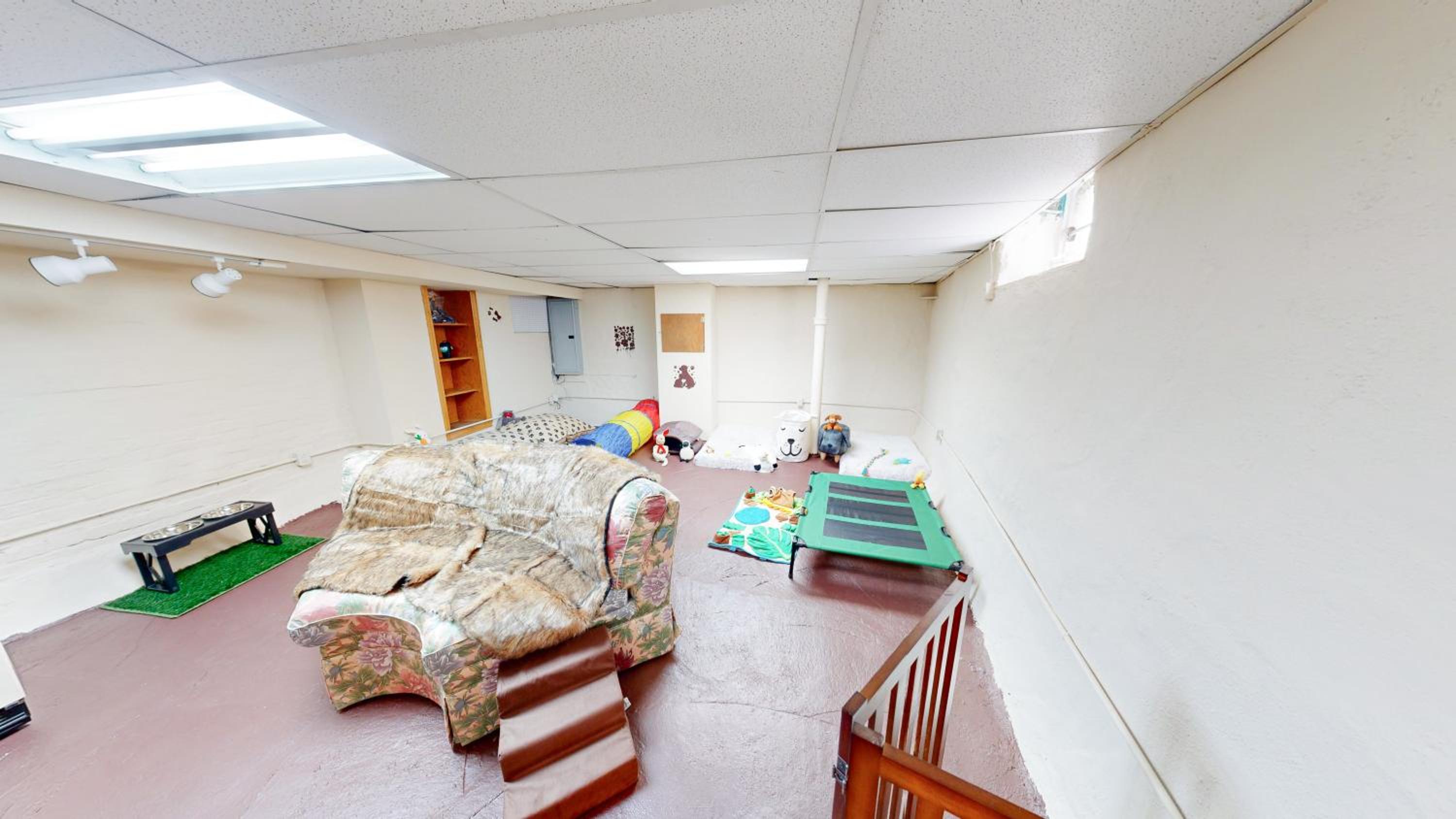 ENTIRE Big Home Close To Events - 2 Family Rooms - Kid Friendly - Private Patio & Firepit