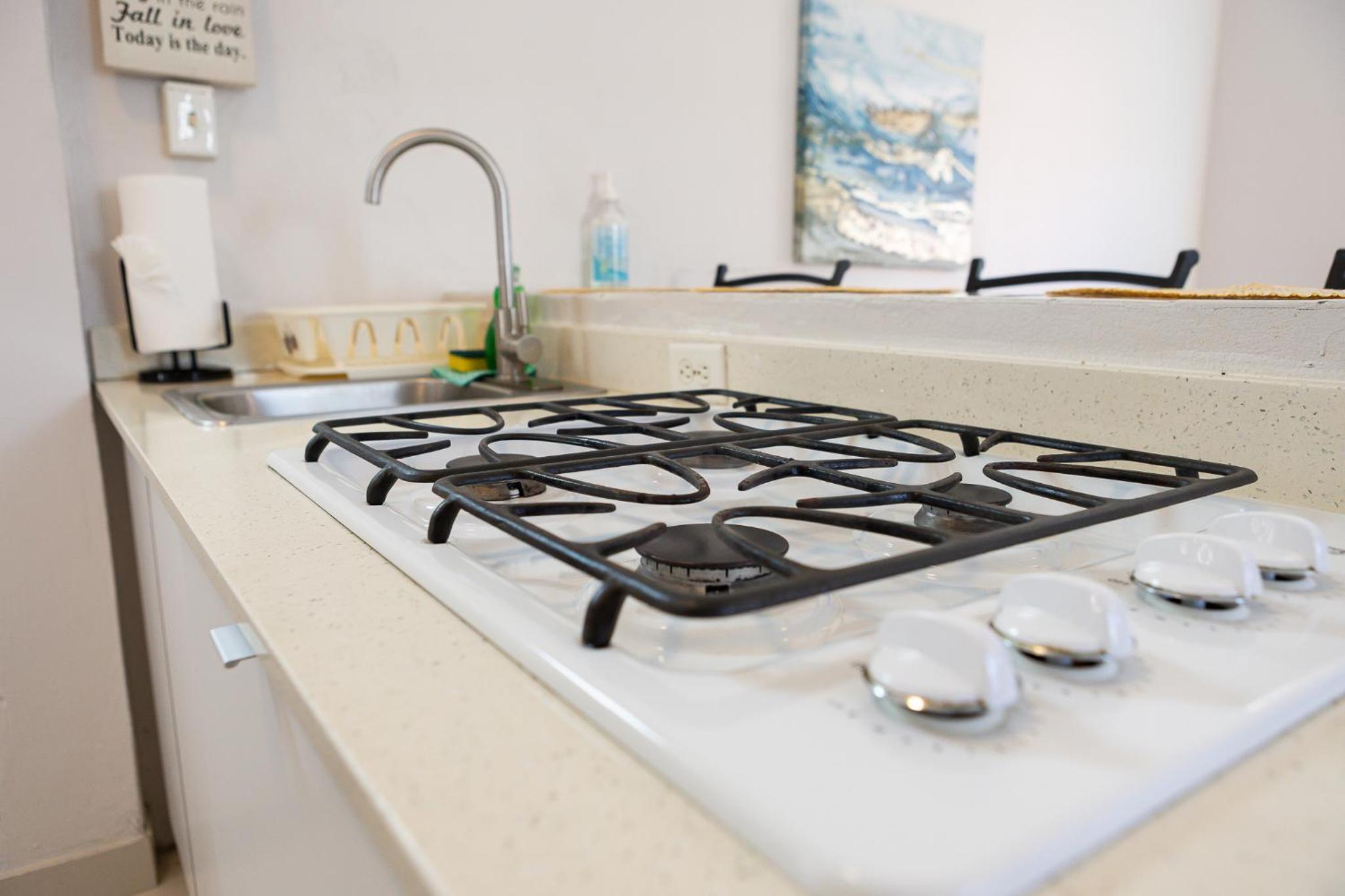 202-Beautiful City GEM near the beach with Free Parking view 5