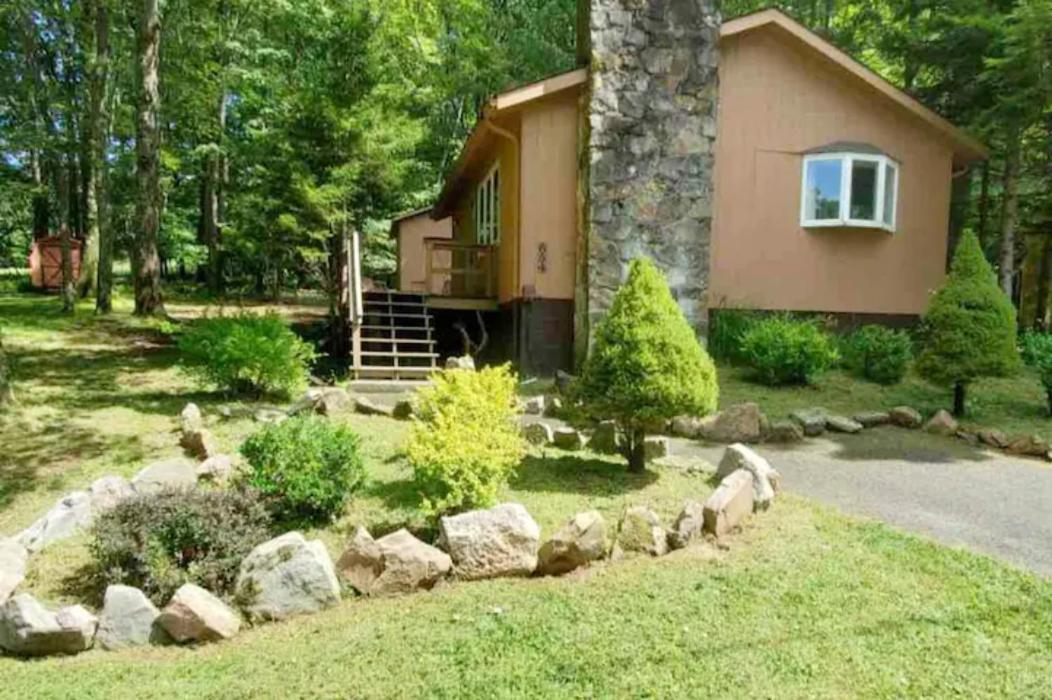 Millstone Cottage at Alpine Lake Resort view 3