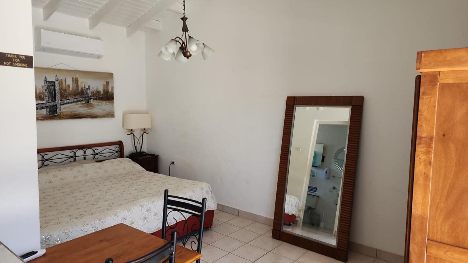 FIRST DAY HOSTEL on ARUBA