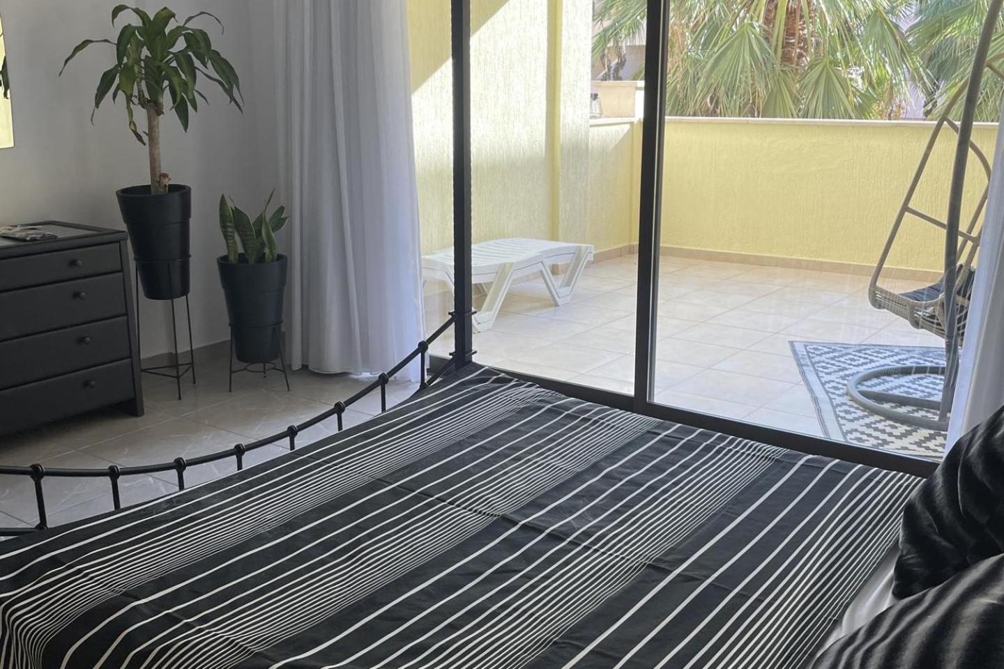 2 Bed Townhouse Sleeps 4 - Pool - Patio & Balcony